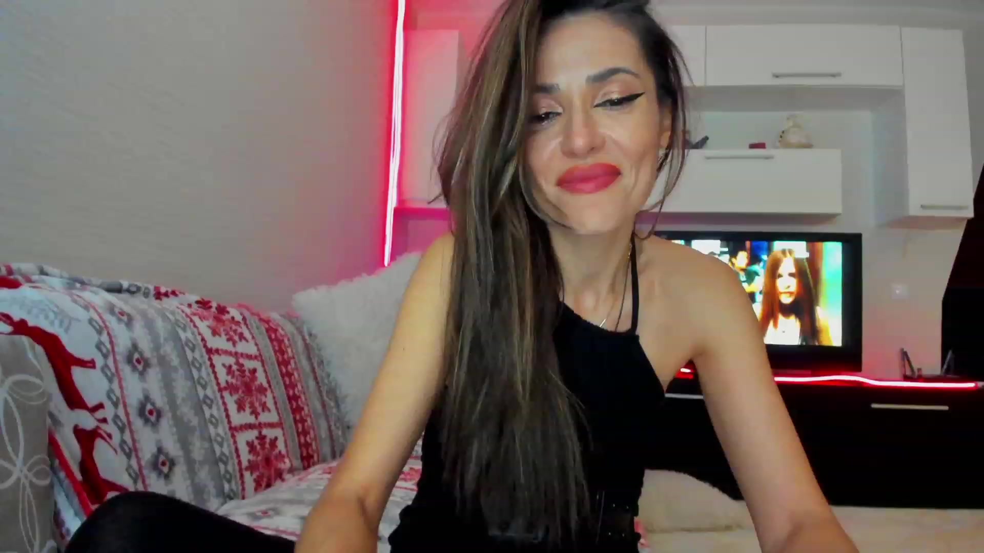 Gallery image thumbnail from SmileyTinaa's myfreecams stream on, 04/05/2023, 02:36 image 6 of 20