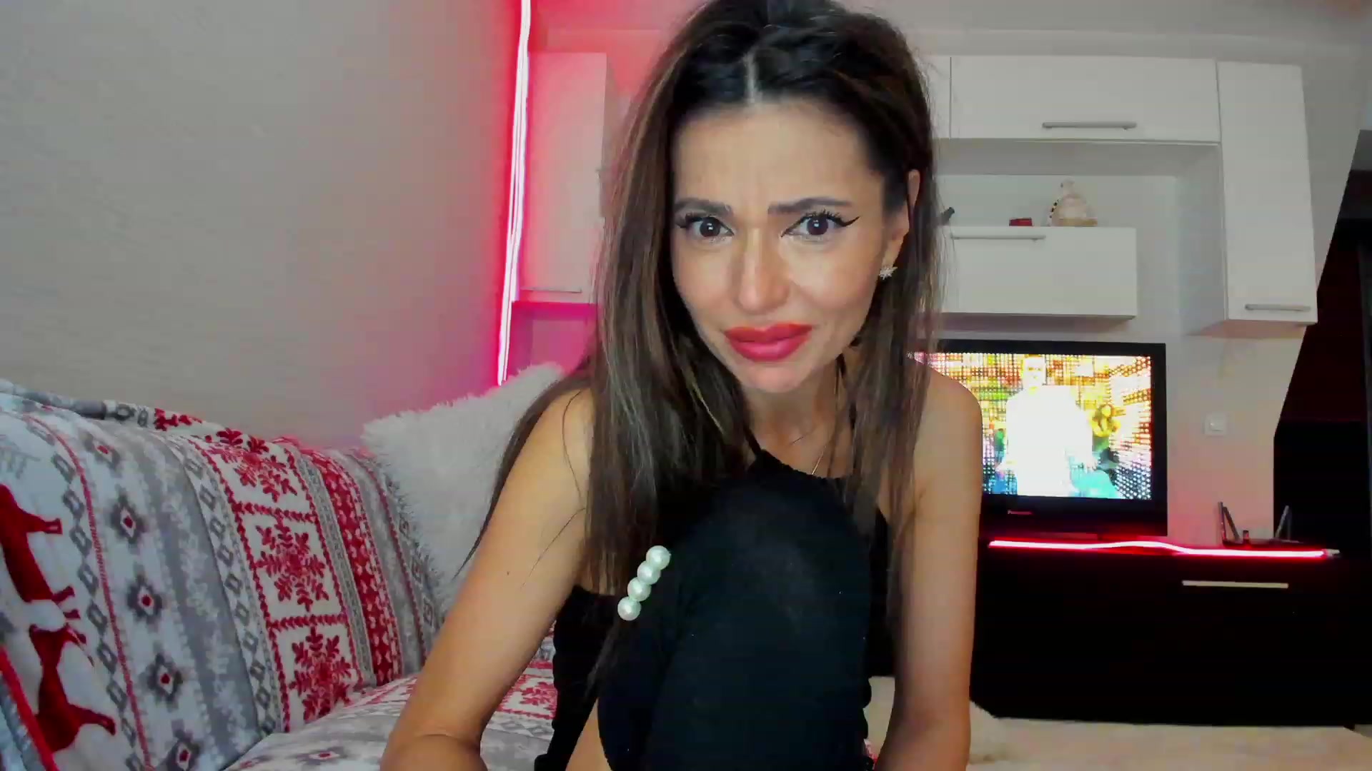 Gallery image thumbnail from SmileyTinaa's myfreecams stream on, 04/05/2023, 02:36 image 18 of 20