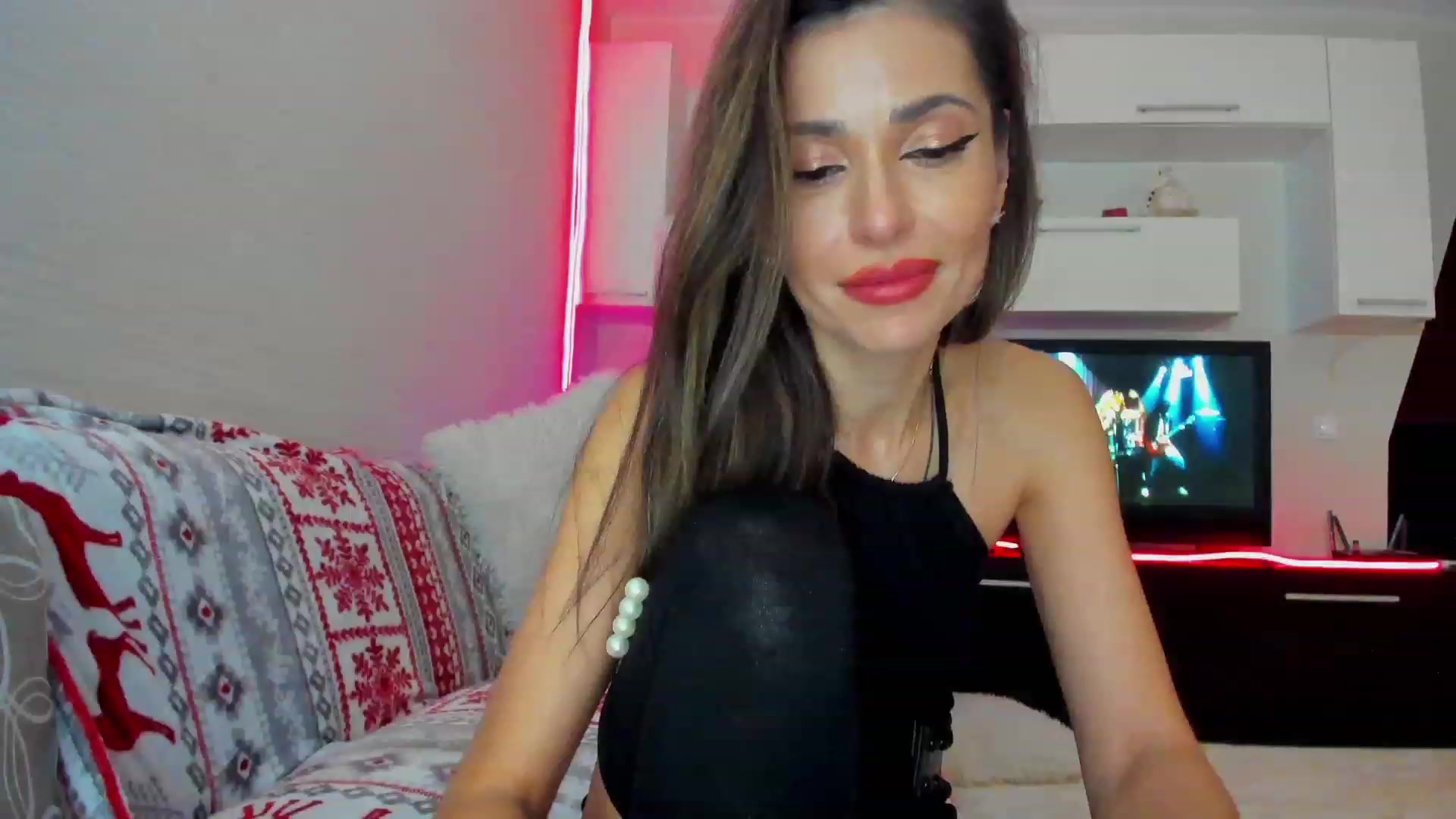 Gallery image thumbnail from SmileyTinaa's myfreecams stream on, 04/05/2023, 02:36 image 1 of 20
