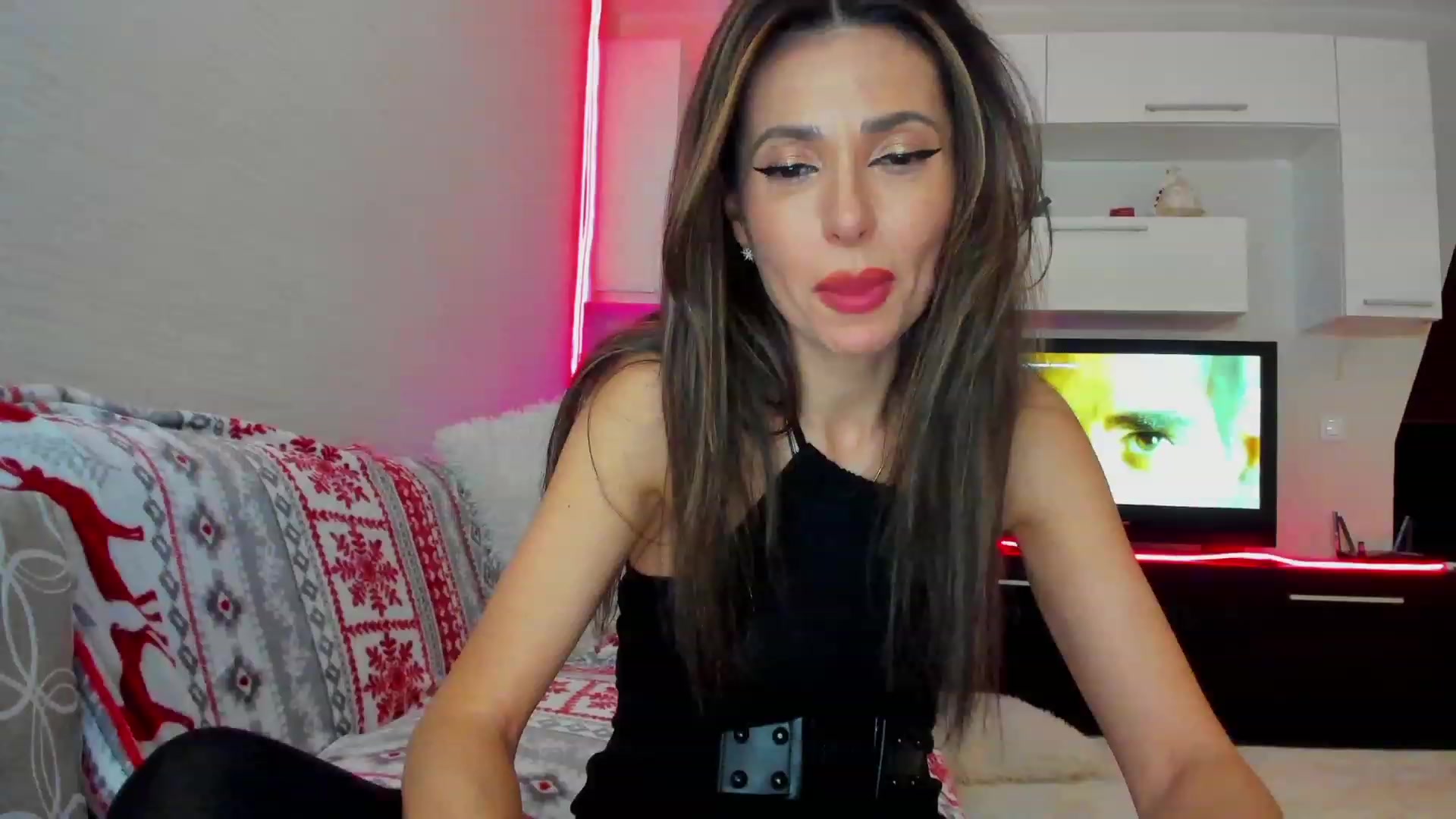 Gallery image thumbnail from SmileyTinaa's myfreecams stream on, 04/05/2023, 02:36 image 9 of 20