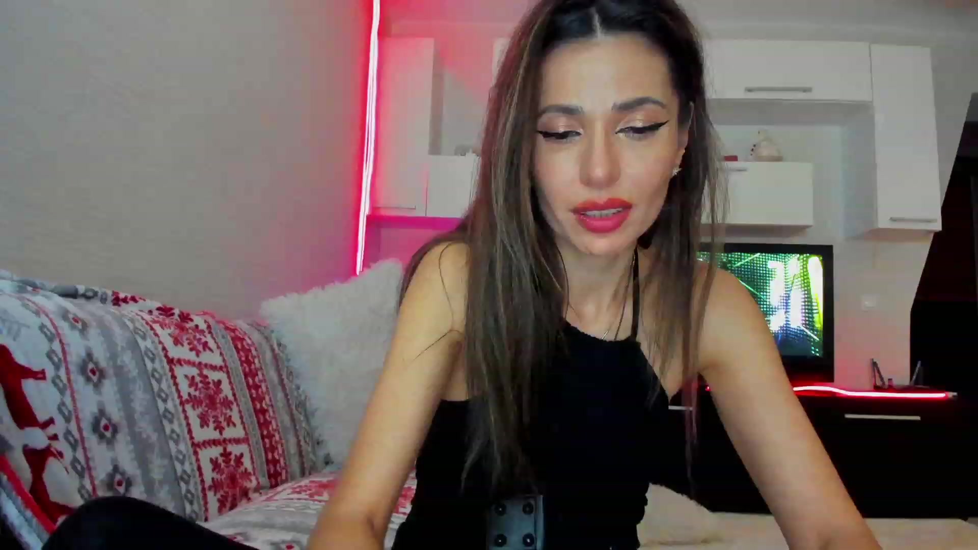 Gallery image thumbnail from SmileyTinaa's myfreecams stream on, 04/05/2023, 02:36 image 19 of 20