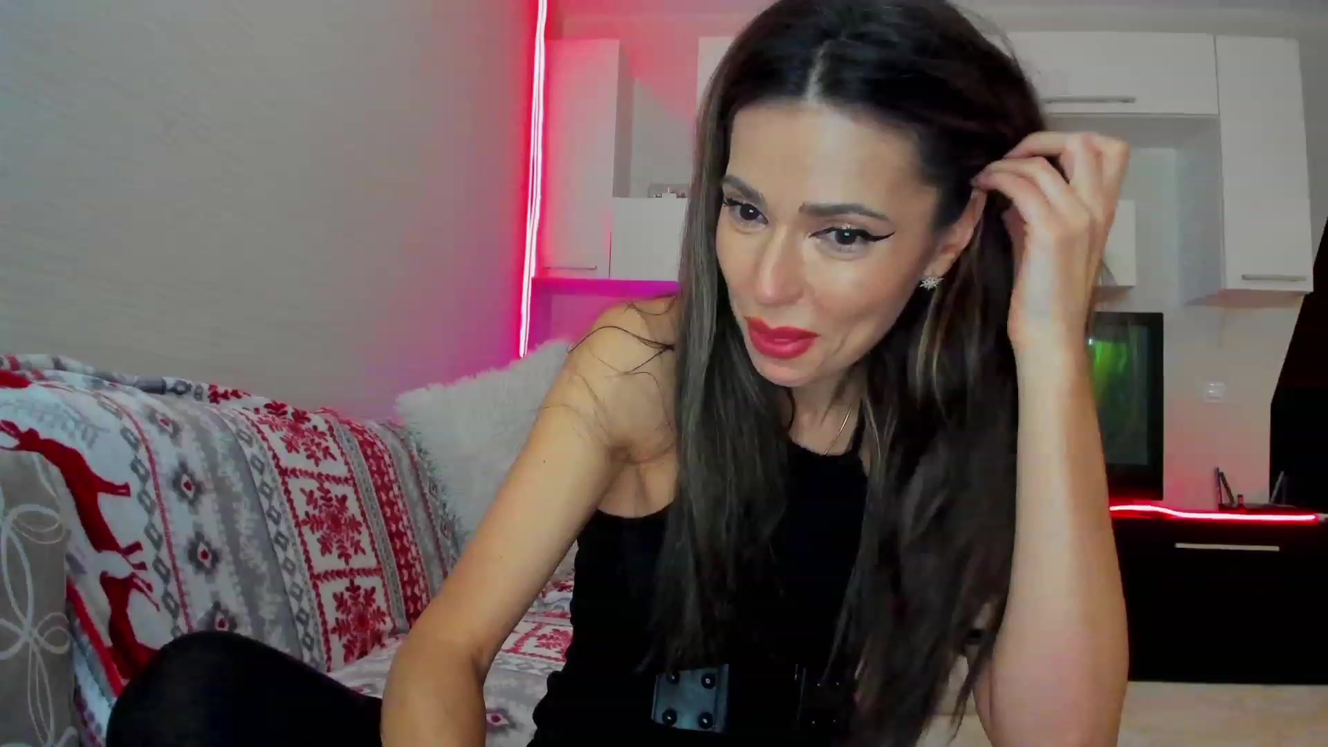 Gallery image thumbnail from SmileyTinaa's myfreecams stream on, 04/05/2023, 02:36 image 3 of 20