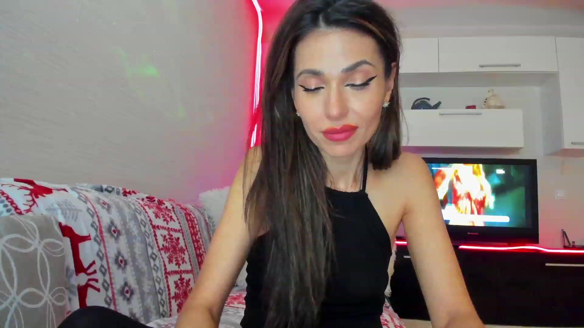 Gallery image thumbnail from SmileyTinaa's myfreecams stream on, 04/05/2023, 05:03 image 3 of 20