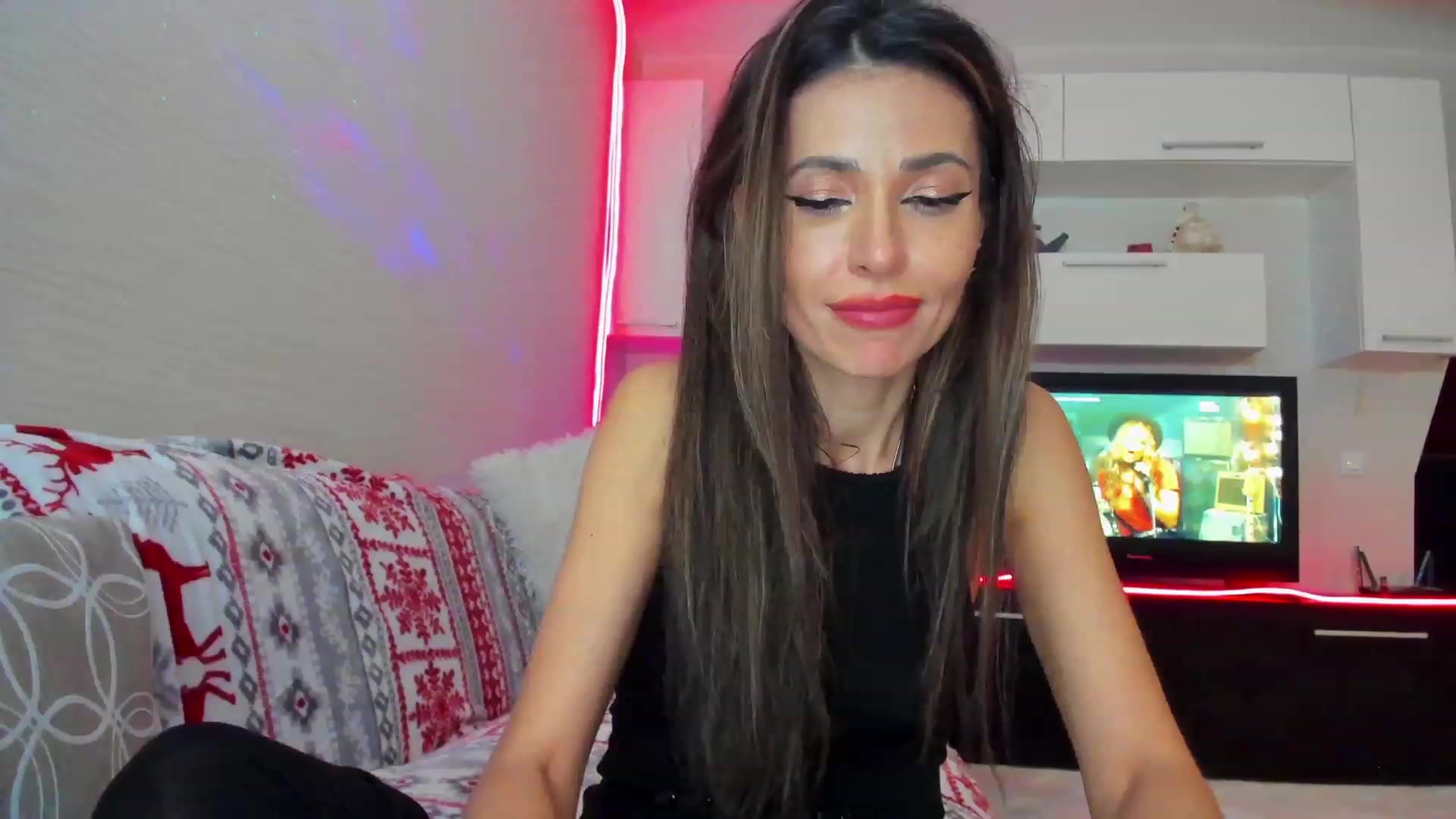 Gallery image thumbnail from SmileyTinaa's myfreecams stream on, 04/05/2023, 05:03 image 7 of 20