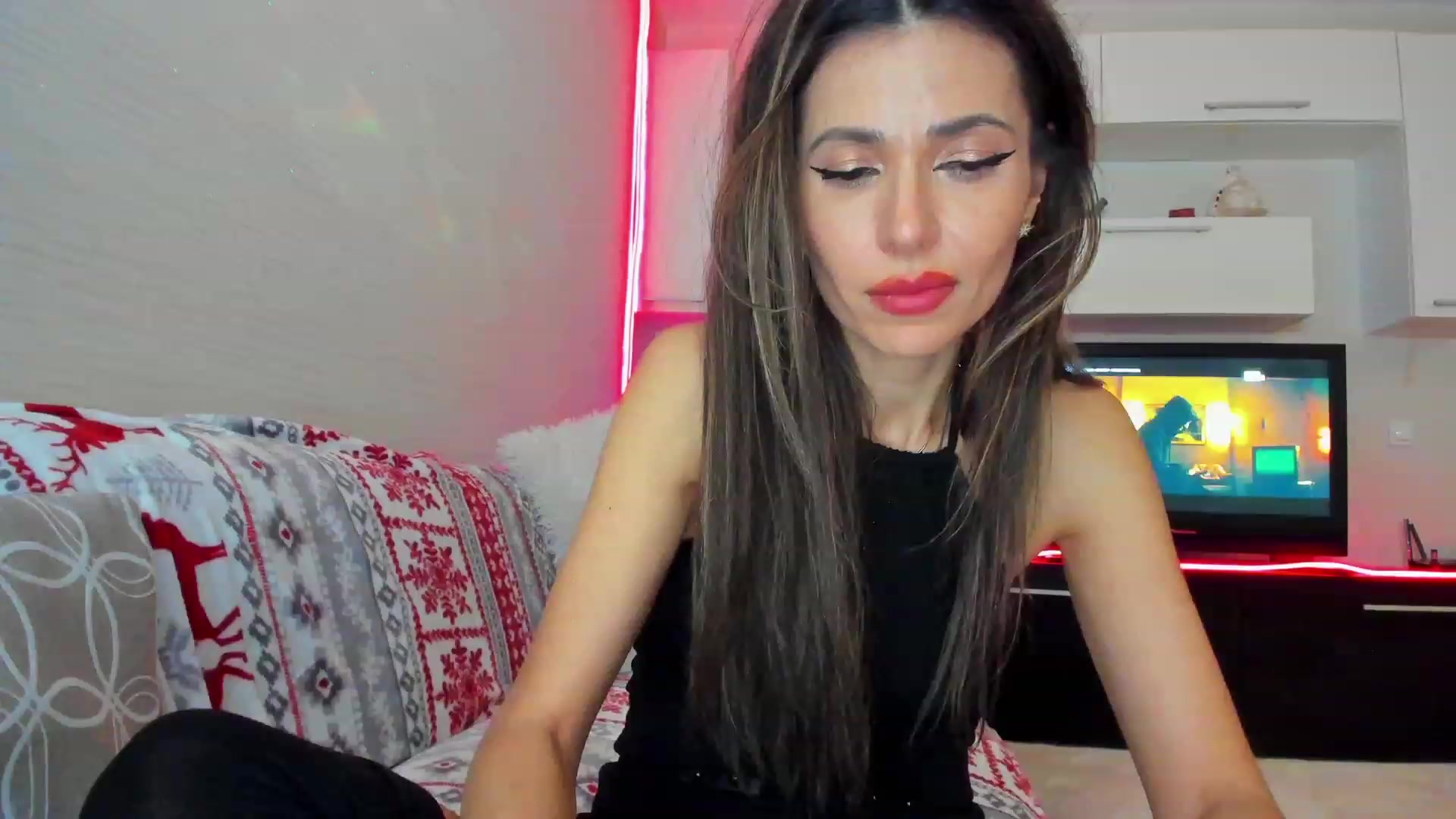 Gallery image thumbnail from SmileyTinaa's myfreecams stream on, 04/05/2023, 05:03 image 18 of 20