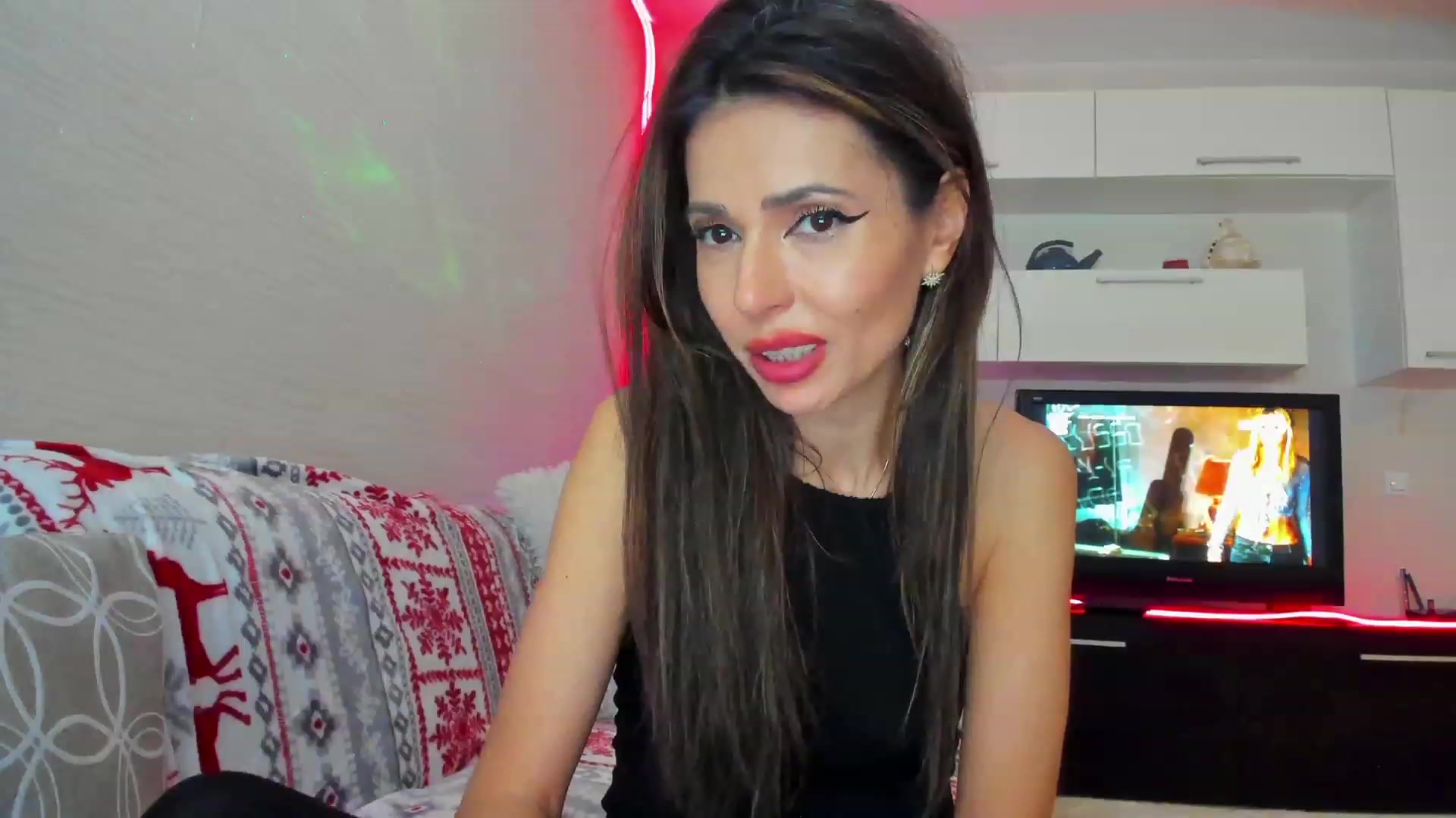 Gallery image thumbnail from SmileyTinaa's myfreecams stream on, 04/05/2023, 05:03 image 4 of 20