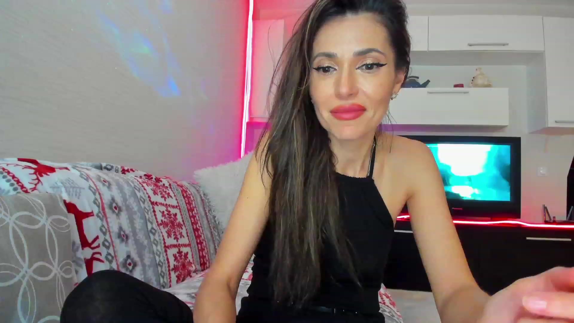 Gallery image thumbnail from SmileyTinaa's myfreecams stream on, 04/05/2023, 05:03 image 10 of 20