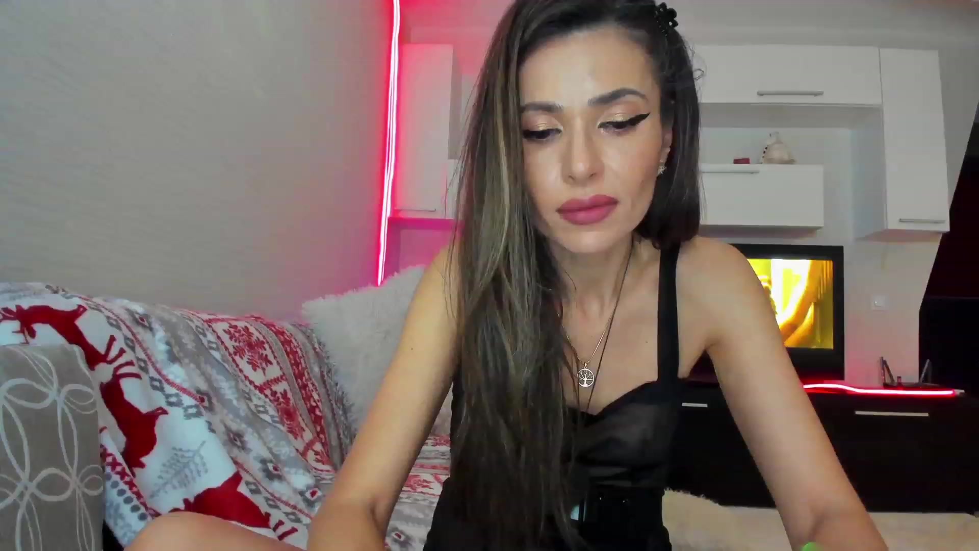 Gallery image thumbnail from SmileyTinaa's myfreecams stream on, 04/07/2023, 24:04 image 9 of 20