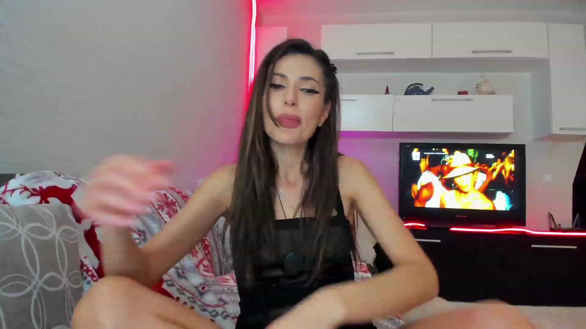 Gallery image thumbnail from SmileyTinaa's myfreecams stream on, 04/07/2023, 24:04 image 15 of 20