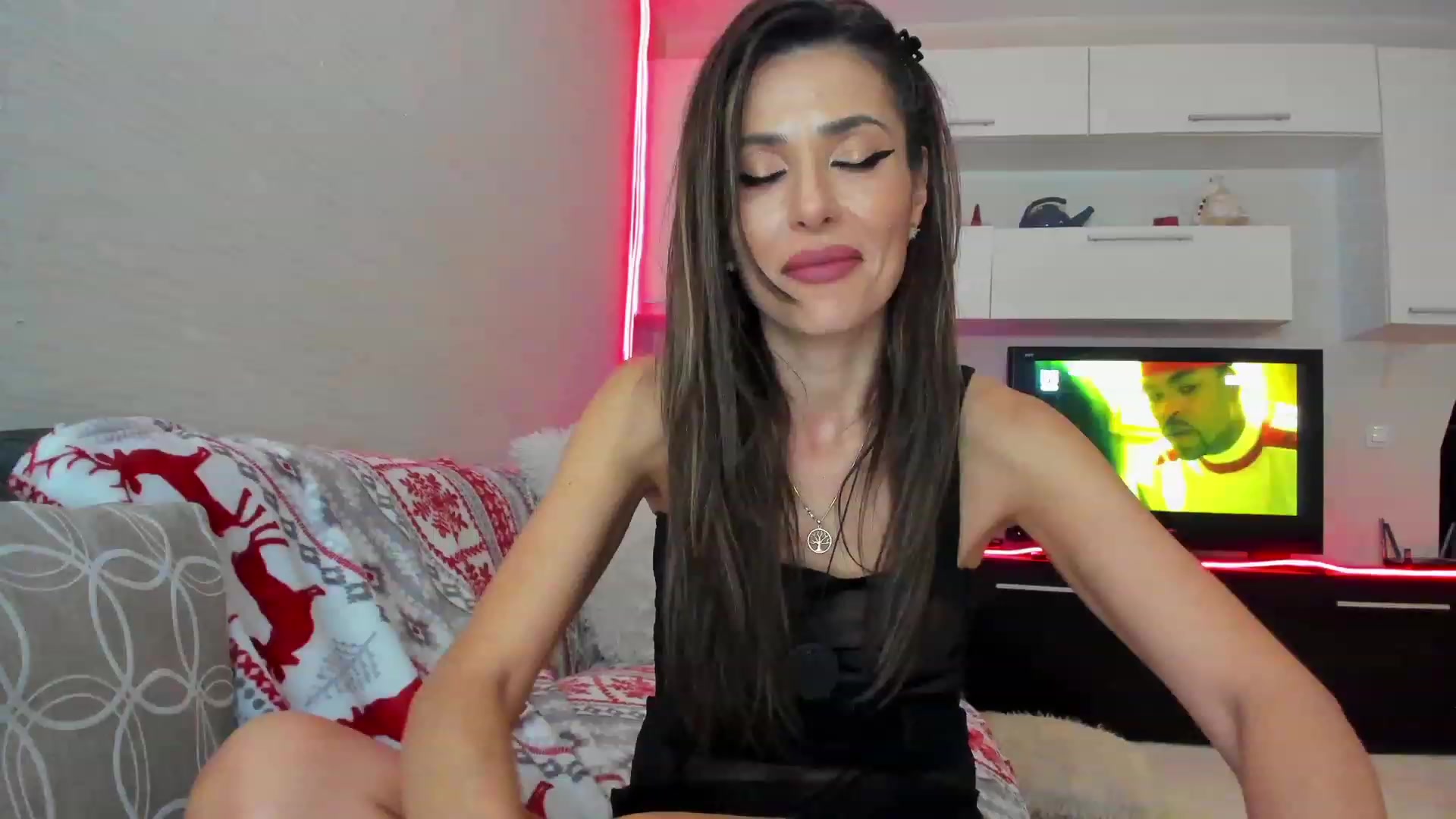 Gallery image thumbnail from SmileyTinaa's myfreecams stream on, 04/07/2023, 24:04 image 13 of 20