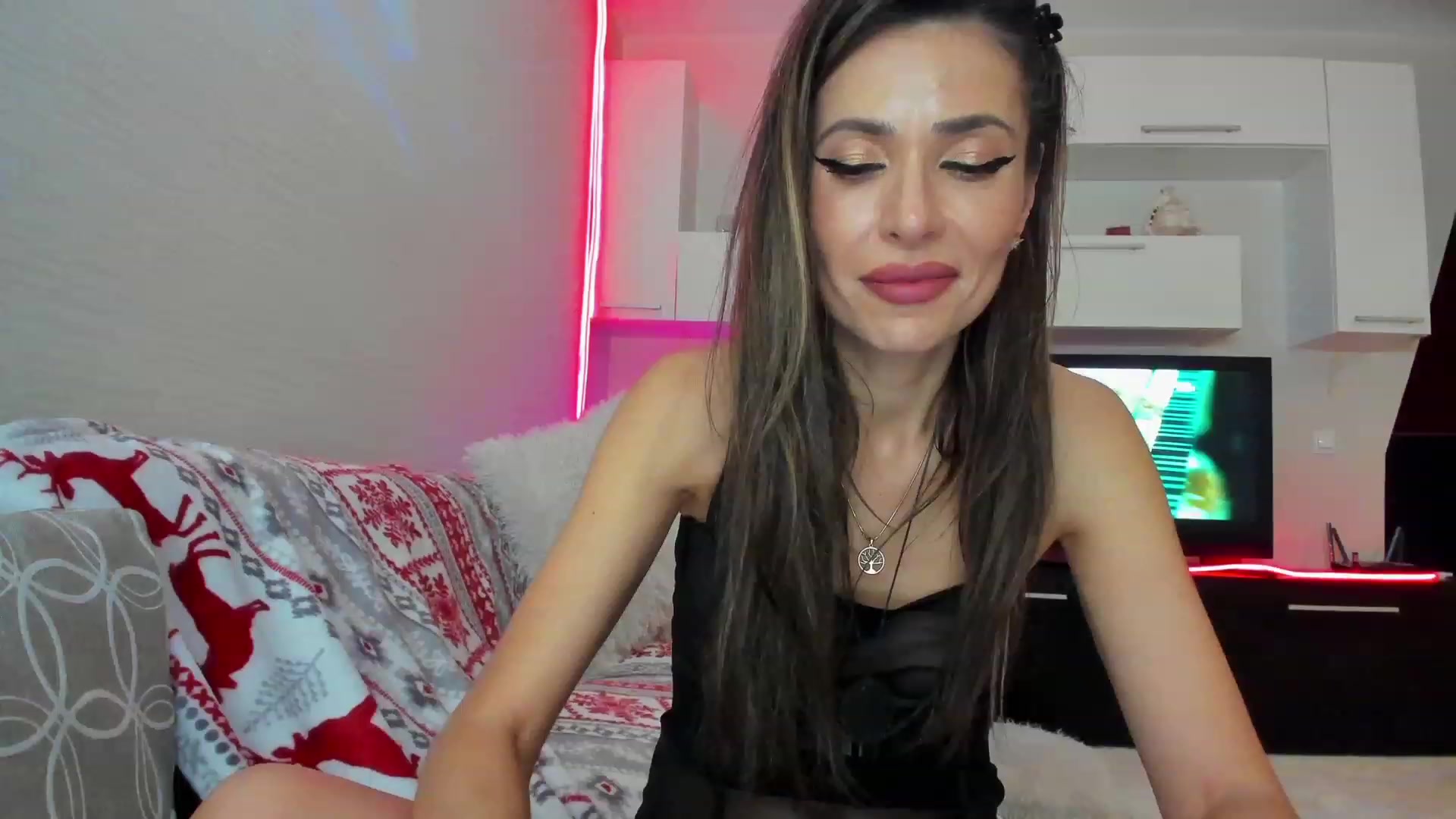Gallery image thumbnail from SmileyTinaa's myfreecams stream on, 04/07/2023, 24:04 image 11 of 20