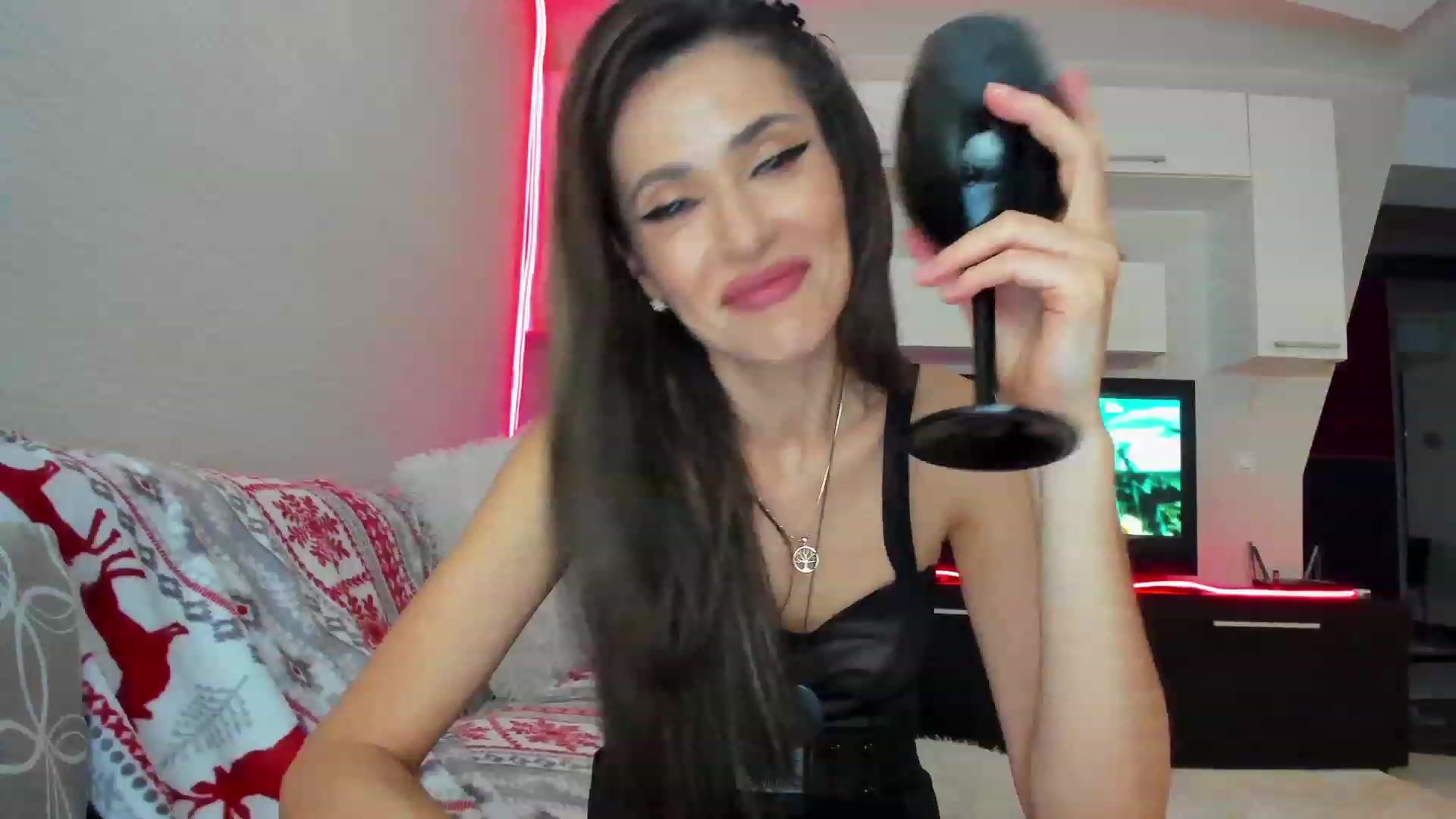 Gallery image thumbnail from SmileyTinaa's myfreecams stream on, 04/07/2023, 24:04 image 7 of 20