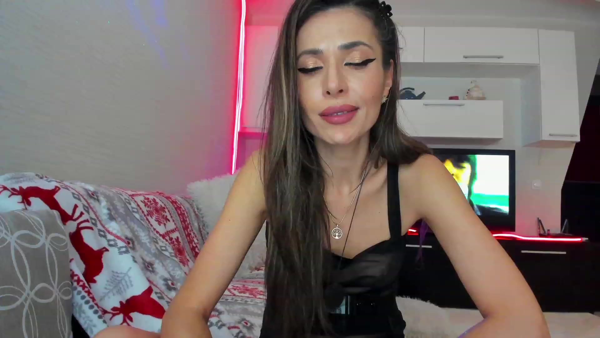 Gallery image thumbnail from SmileyTinaa's myfreecams stream on, 04/07/2023, 24:04 image 10 of 20