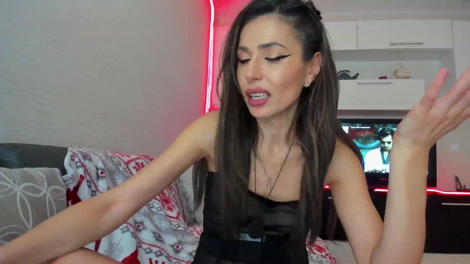 Gallery image thumbnail from SmileyTinaa's myfreecams stream on, 04/07/2023, 01:54 image 4 of 20