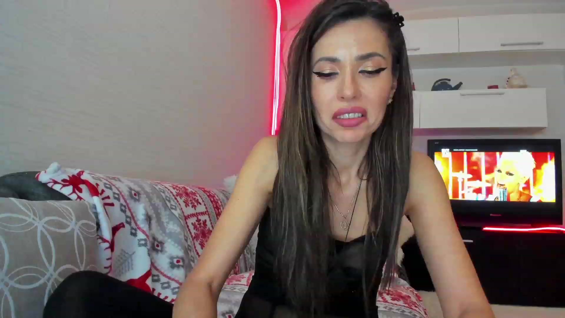 Gallery image thumbnail from SmileyTinaa's myfreecams stream on, 04/07/2023, 02:59 image 4 of 20