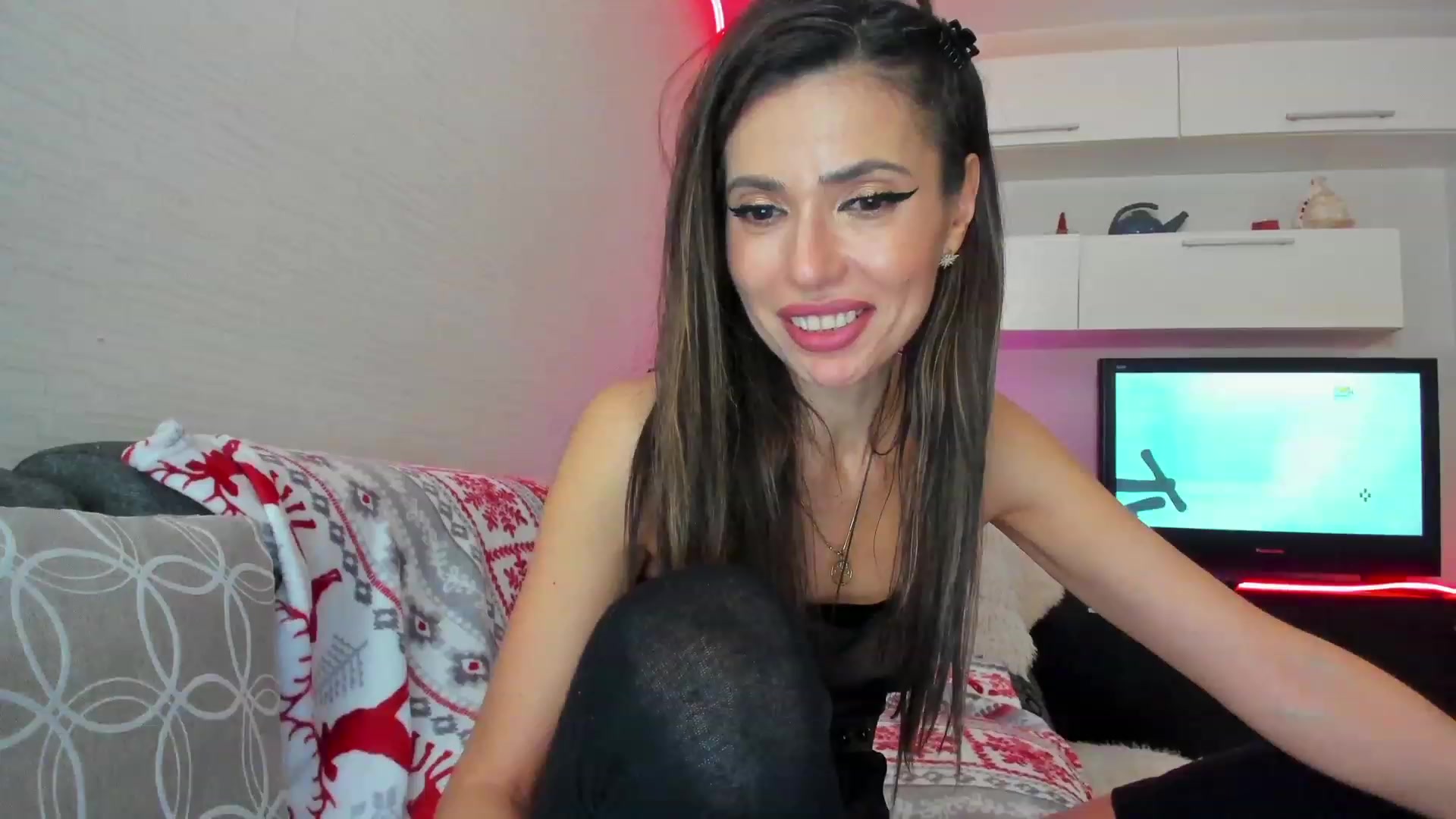 Gallery image thumbnail from SmileyTinaa's myfreecams stream on, 04/07/2023, 02:59 image 6 of 20