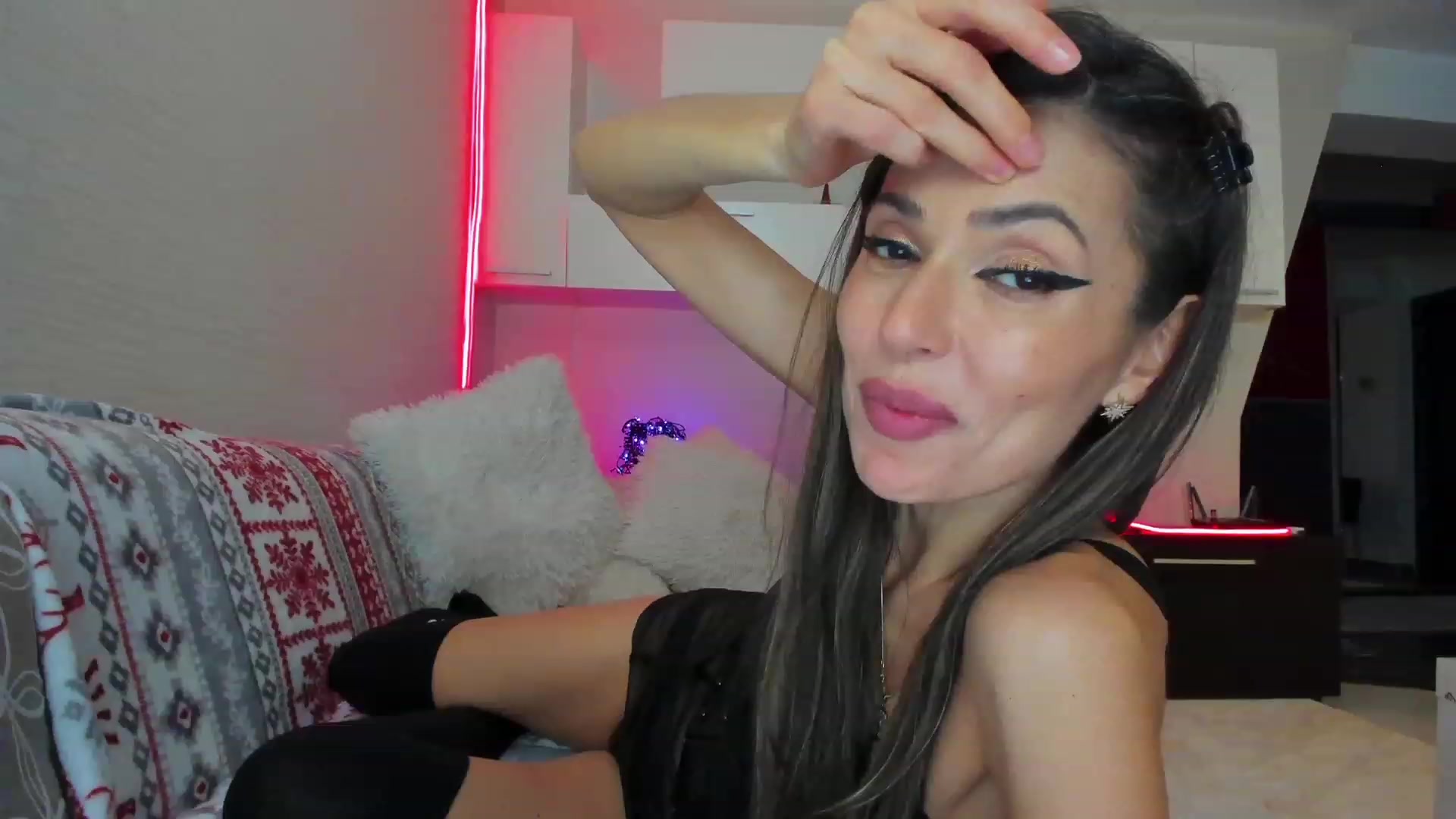 Gallery image thumbnail from SmileyTinaa's myfreecams stream on, 04/07/2023, 04:05 image 15 of 20