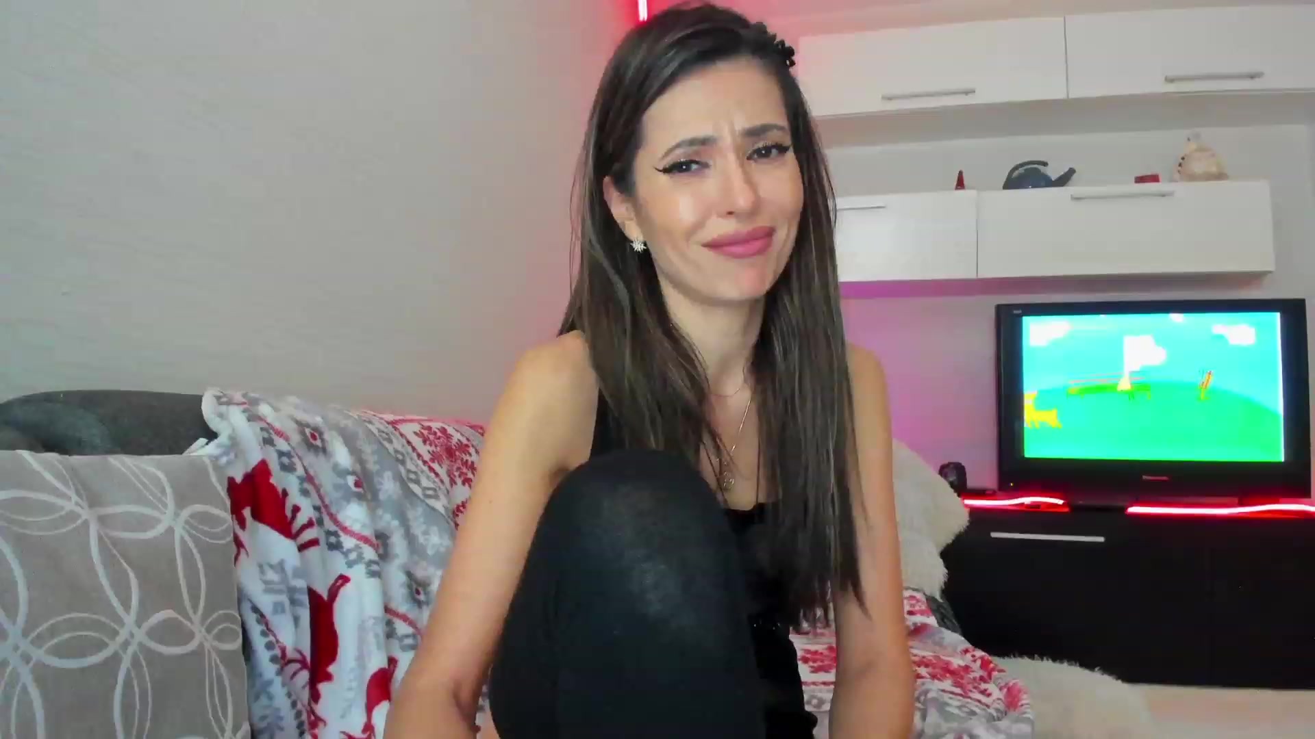 Gallery image thumbnail from SmileyTinaa's myfreecams stream on, 04/07/2023, 04:05 image 2 of 20