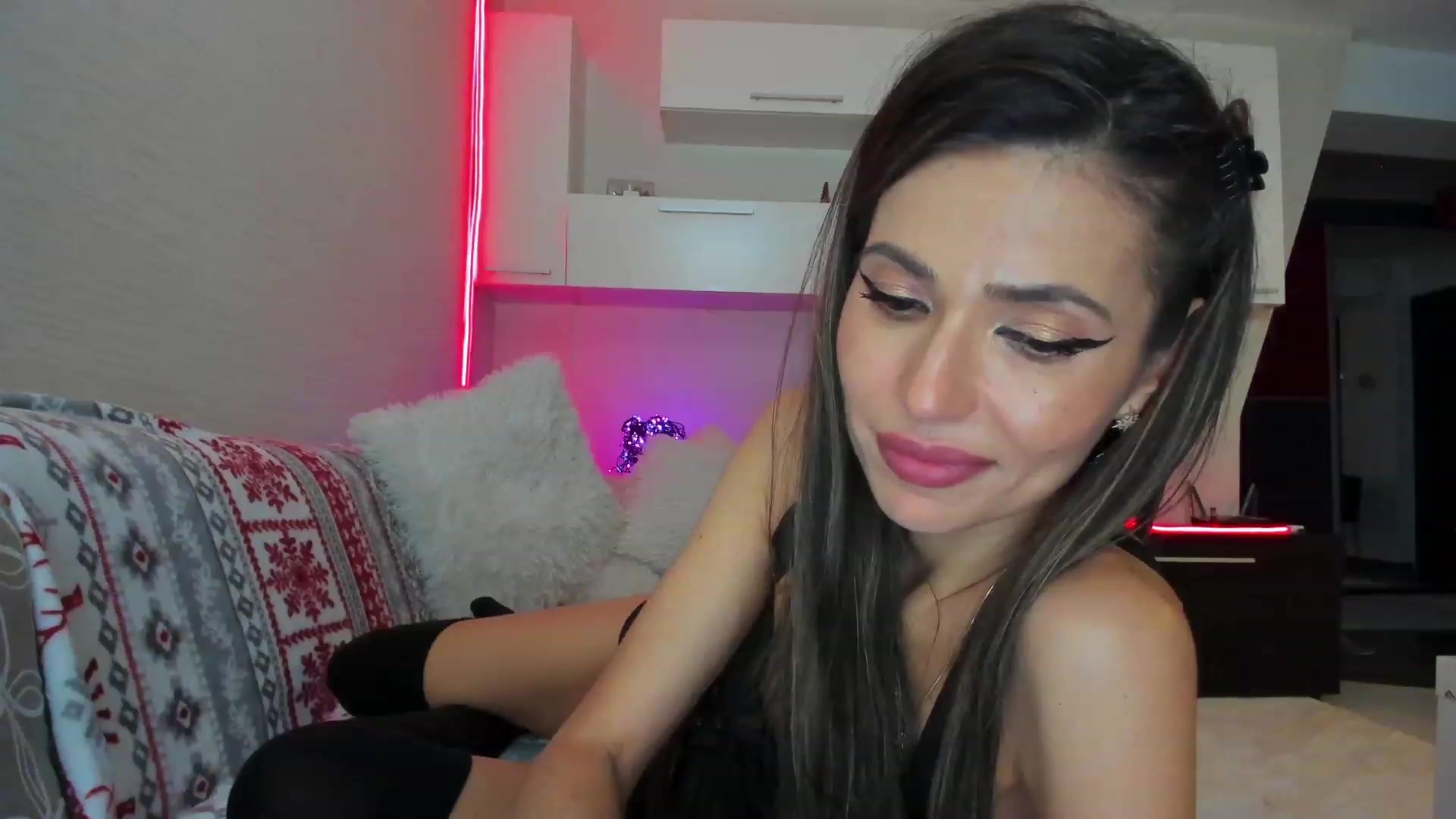 Gallery image thumbnail from SmileyTinaa's myfreecams stream on, 04/07/2023, 04:05 image 16 of 20