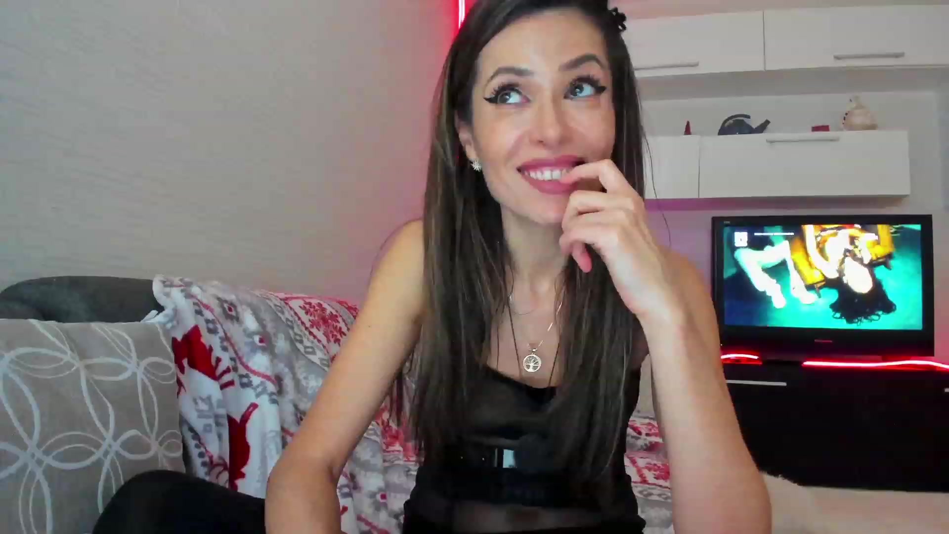 Gallery image thumbnail from SmileyTinaa's myfreecams stream on, 04/07/2023, 04:05 image 10 of 20