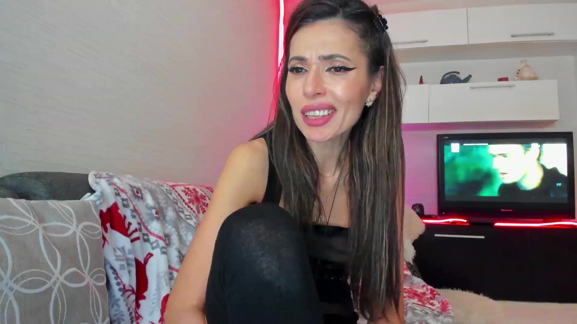 Gallery image thumbnail from SmileyTinaa's myfreecams stream on, 04/07/2023, 04:05 image 1 of 20