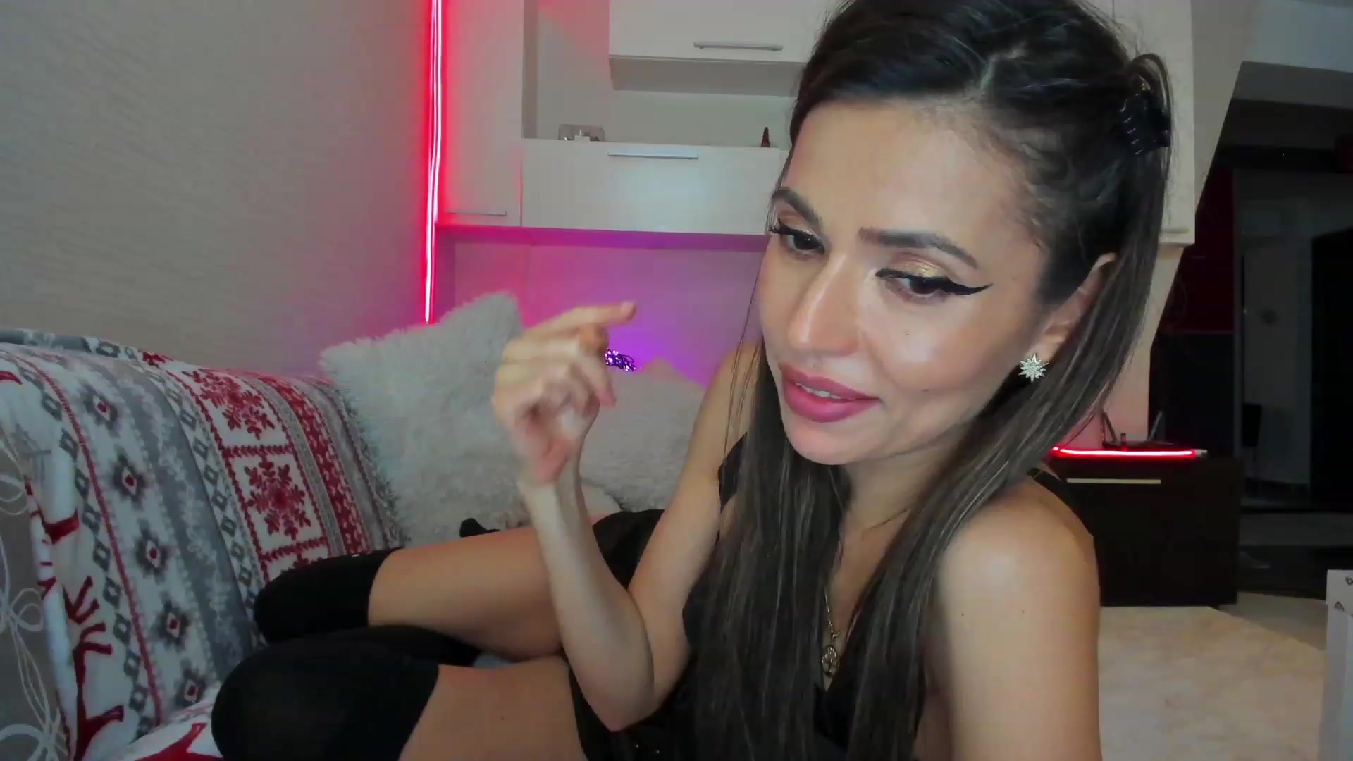 Gallery image thumbnail from SmileyTinaa's myfreecams stream on, 04/07/2023, 04:05 image 19 of 20