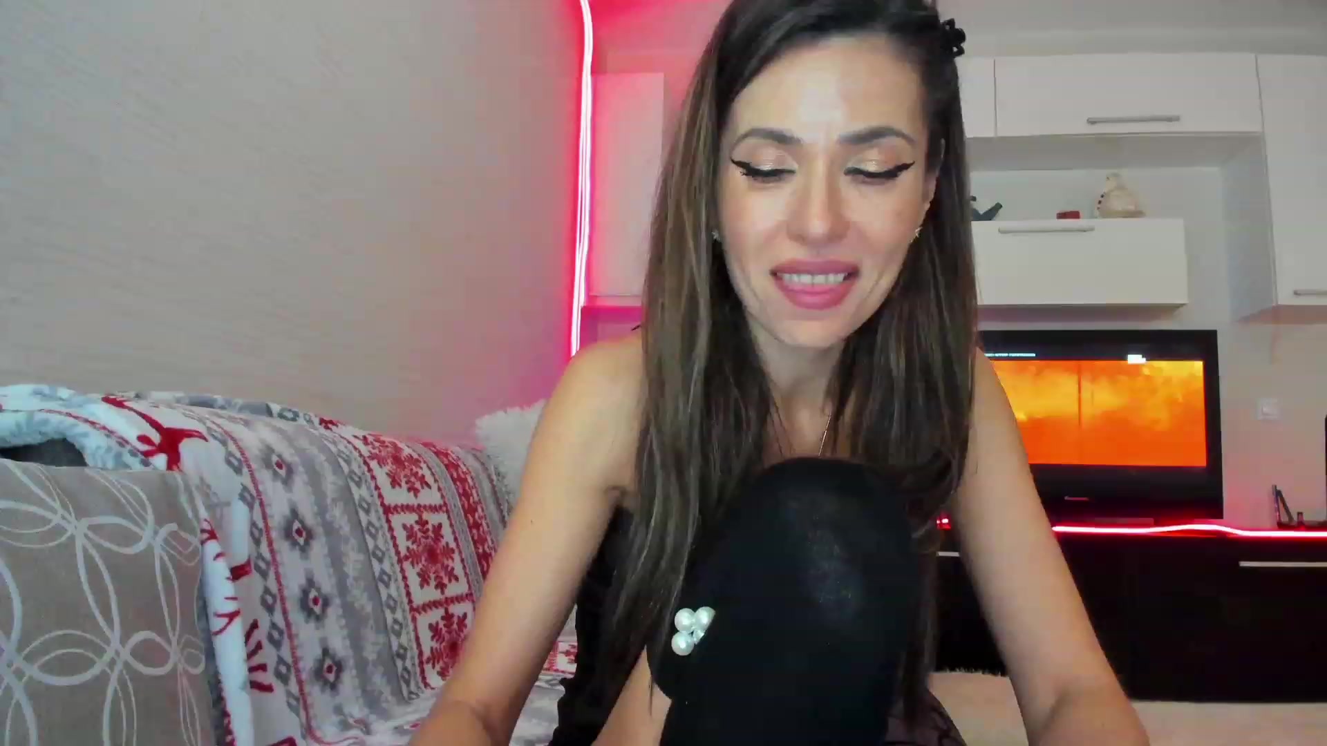 Gallery image thumbnail from SmileyTinaa's myfreecams stream on, 04/07/2023, 05:15 image 15 of 20