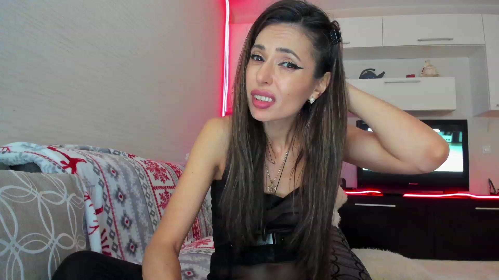 Gallery image thumbnail from SmileyTinaa's myfreecams stream on, 04/07/2023, 05:15 image 13 of 20
