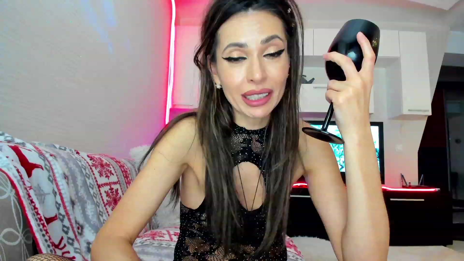 Gallery image thumbnail from SmileyTinaa's myfreecams stream on, 04/07/2023, 23:40 image 14 of 20