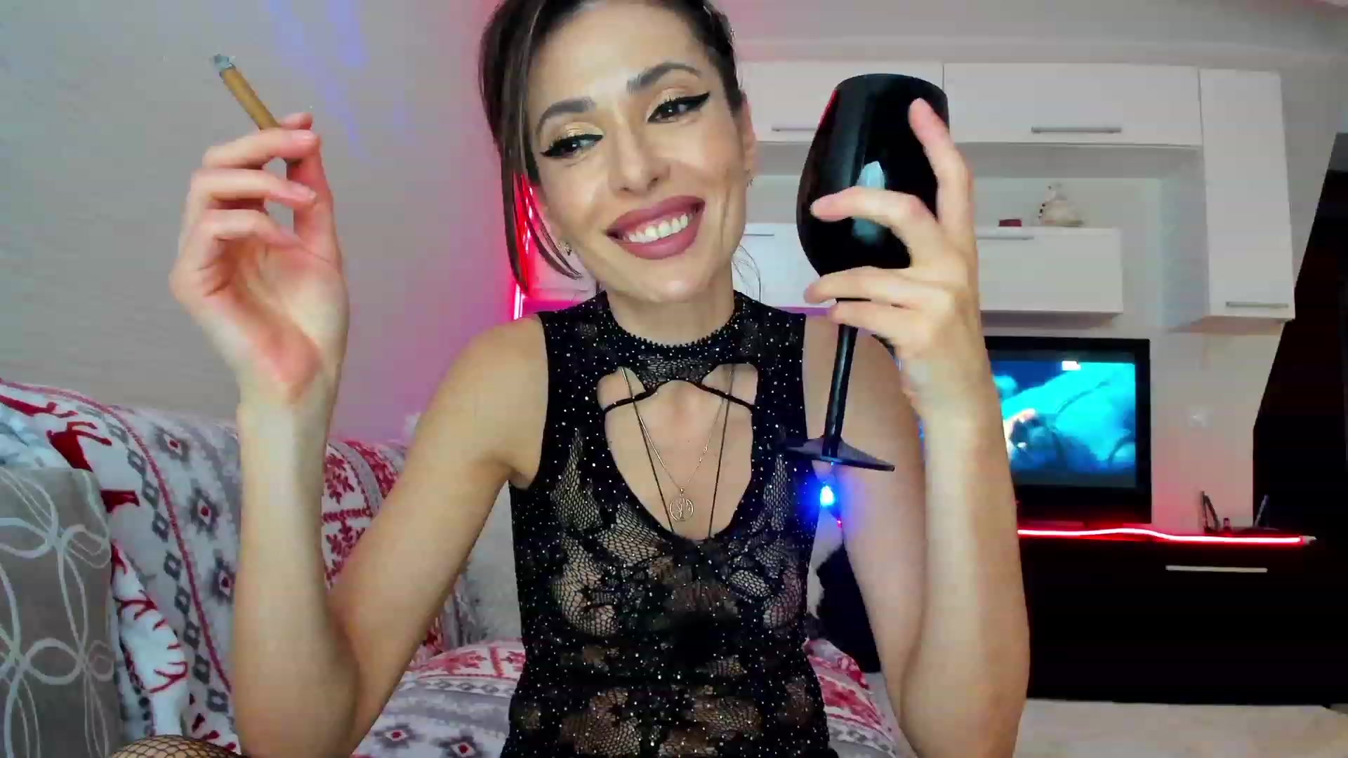 Gallery image thumbnail from SmileyTinaa's myfreecams stream on, 04/07/2023, 23:40 image 5 of 20