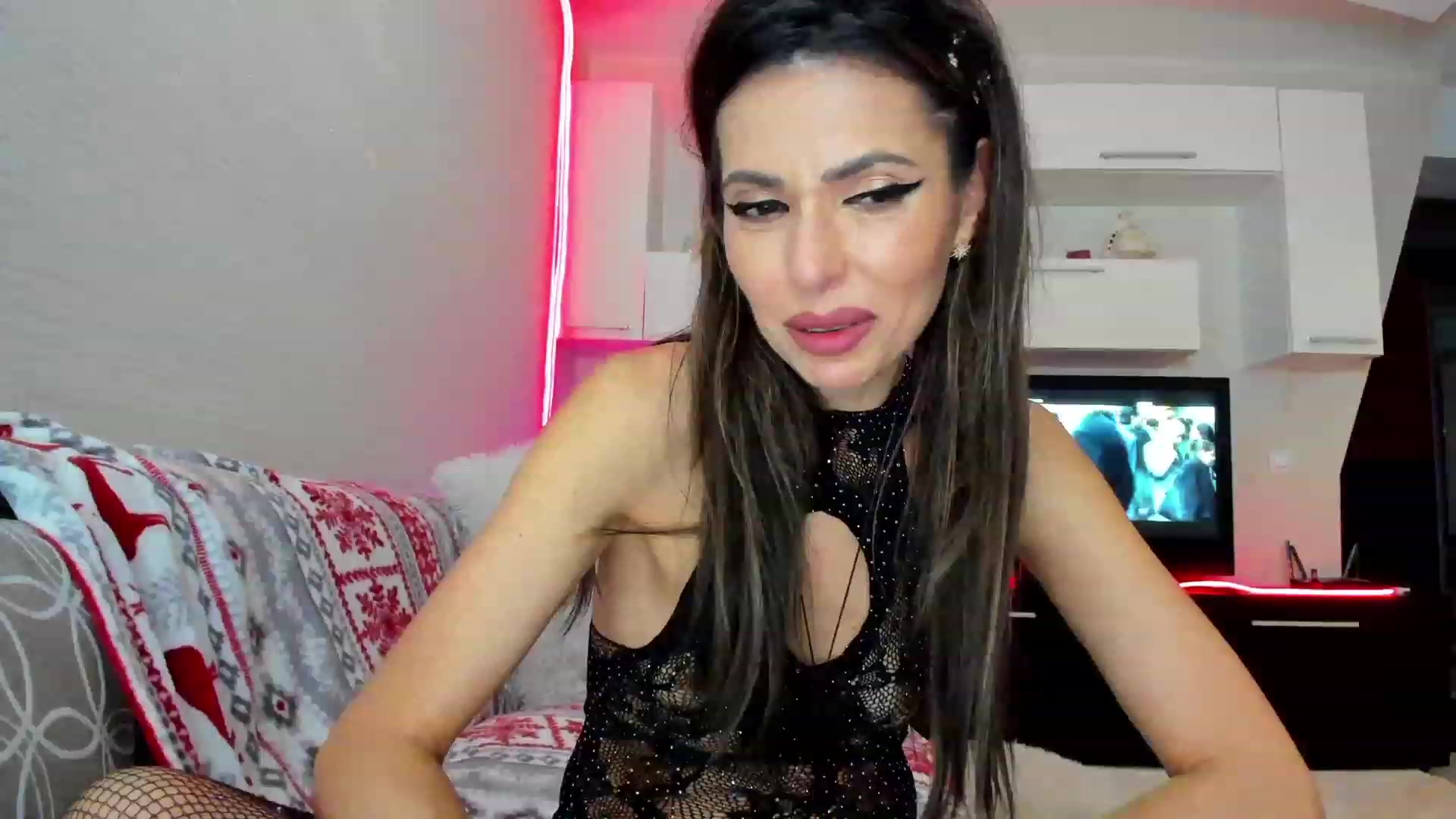 Gallery image thumbnail from SmileyTinaa's myfreecams stream on, 04/07/2023, 23:40 image 17 of 20