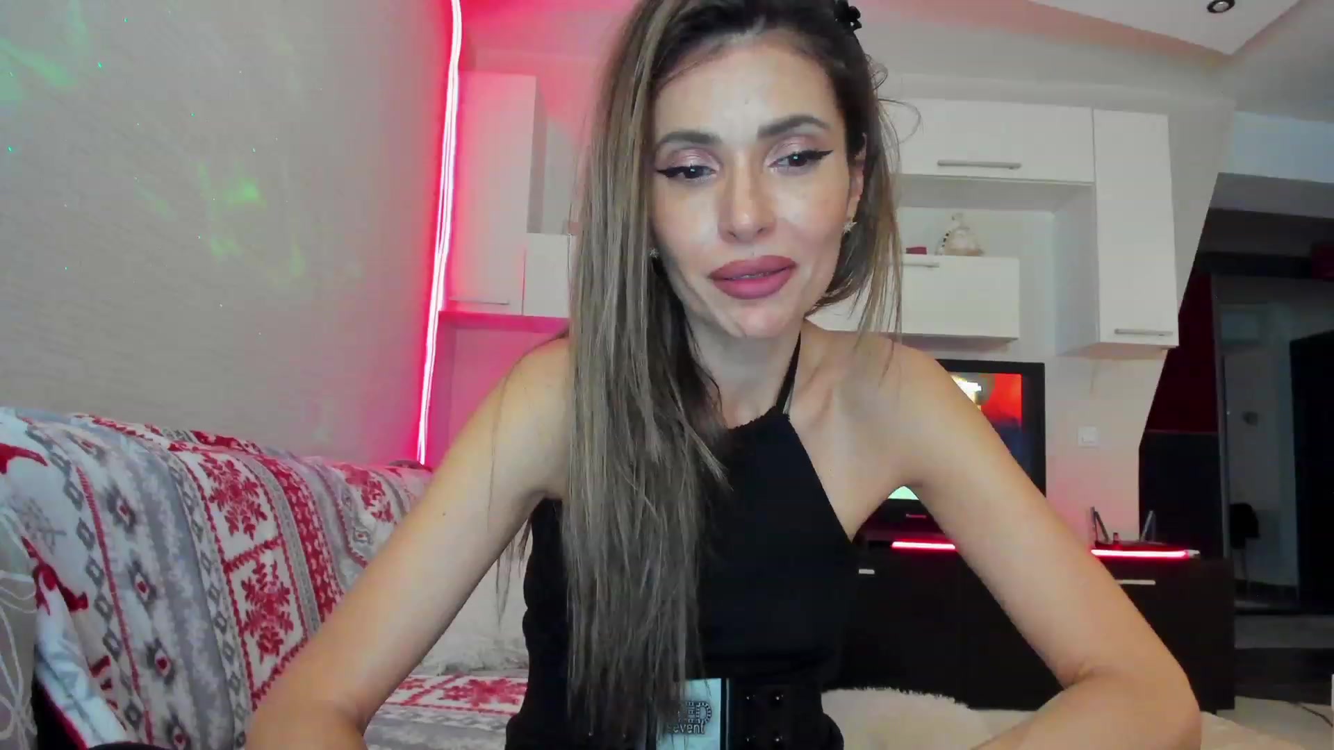 Gallery image thumbnail from SmileyTinaa's myfreecams stream on, 04/13/2023, 24:09 image 12 of 20