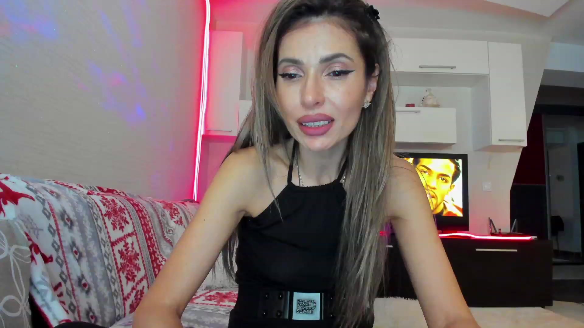 Gallery image thumbnail from SmileyTinaa's myfreecams stream on, 04/13/2023, 24:09 image 16 of 20