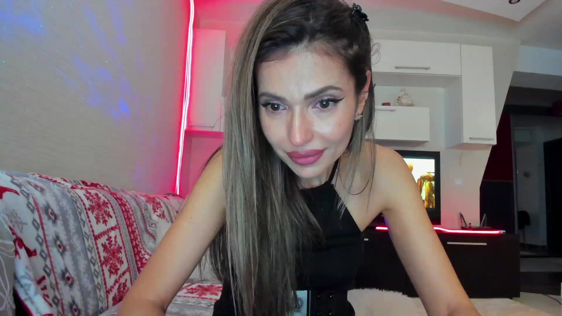 Gallery image thumbnail from SmileyTinaa's myfreecams stream on, 04/13/2023, 24:09 image 14 of 20