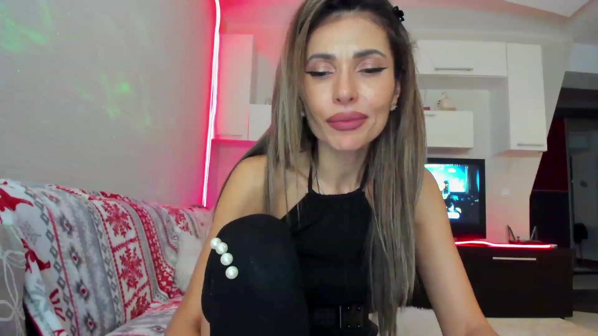 Gallery image thumbnail from SmileyTinaa's myfreecams stream on, 04/13/2023, 24:09 image 19 of 20