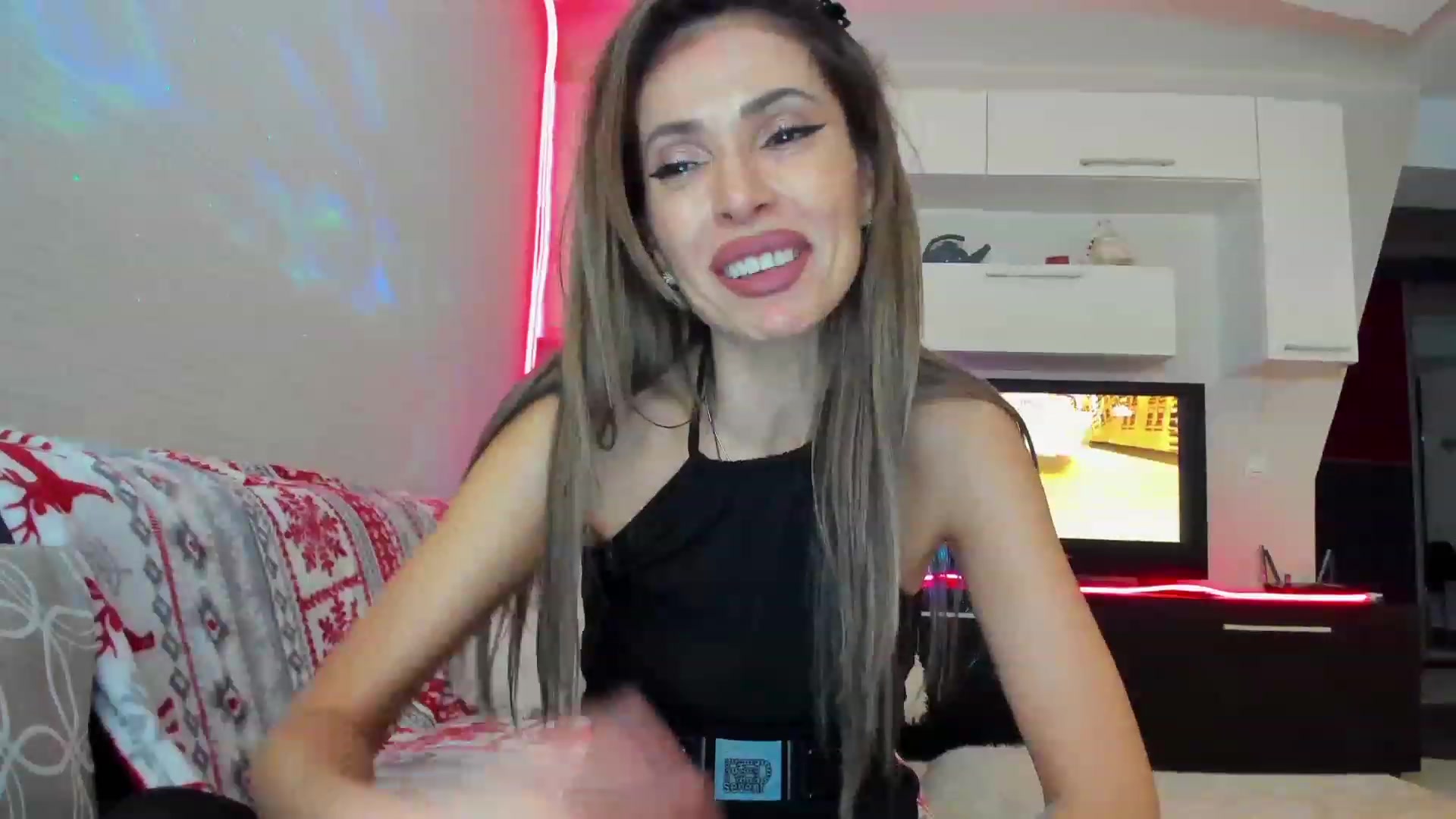 Gallery image thumbnail from SmileyTinaa's myfreecams stream on, 04/13/2023, 24:09 image 20 of 20