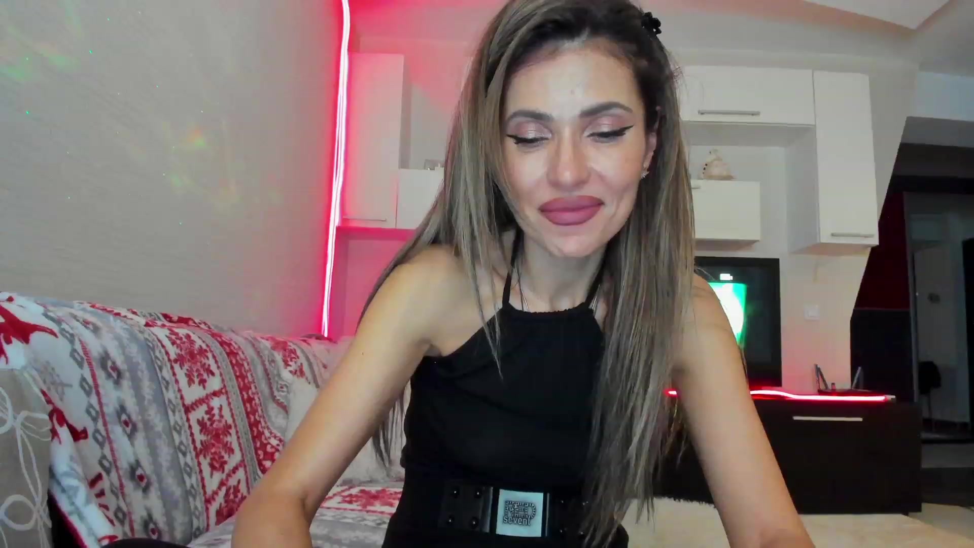 Gallery image thumbnail from SmileyTinaa's myfreecams stream on, 04/13/2023, 24:09 image 17 of 20