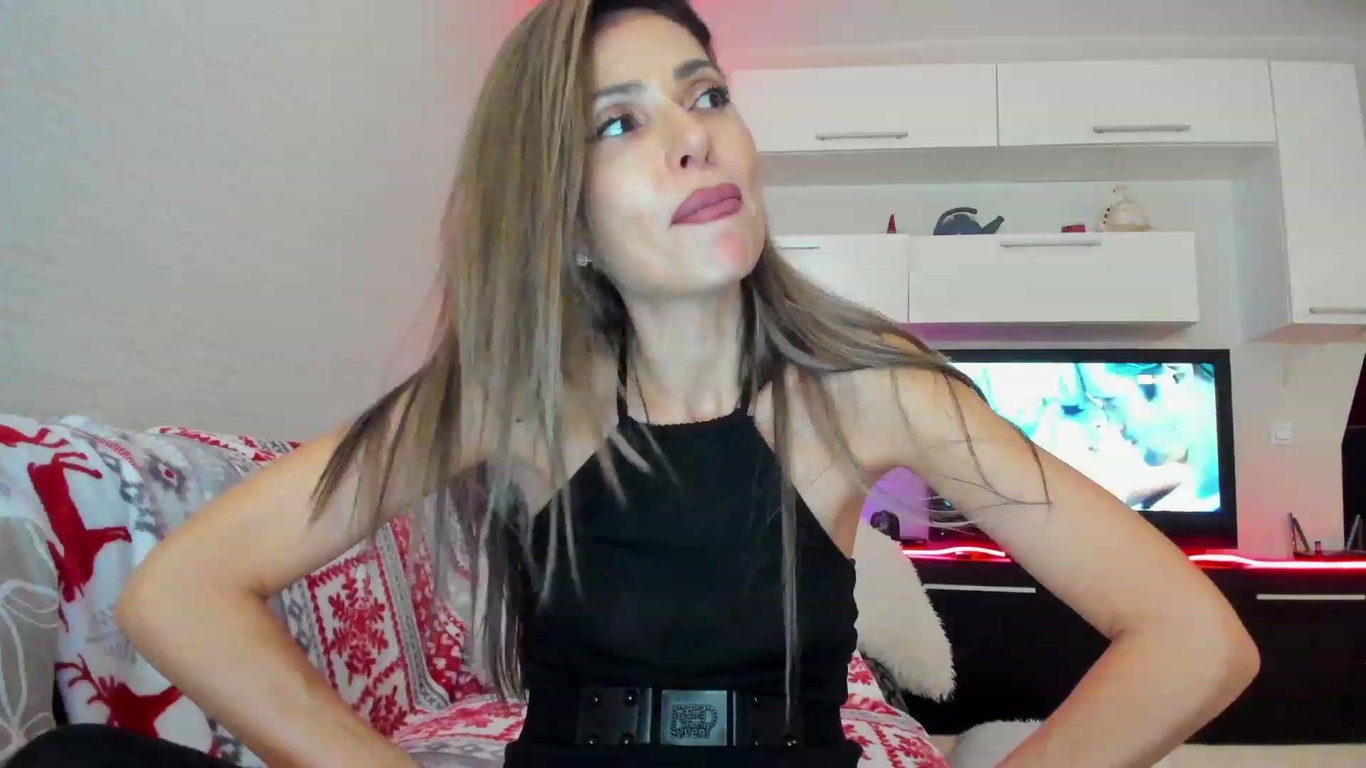 Gallery image thumbnail from SmileyTinaa's myfreecams stream on, 04/13/2023, 02:19 image 10 of 20