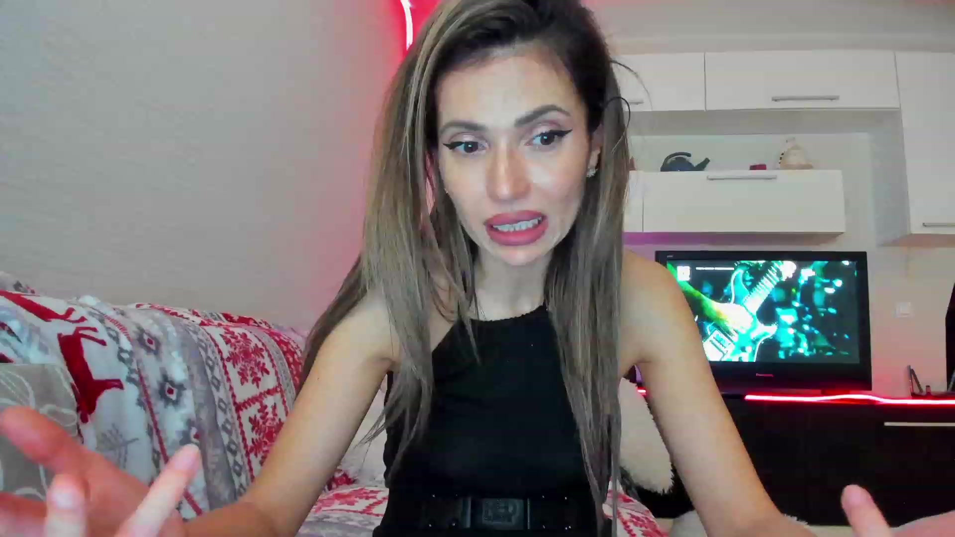 Gallery image thumbnail from SmileyTinaa's myfreecams stream on, 04/13/2023, 02:19 image 13 of 20