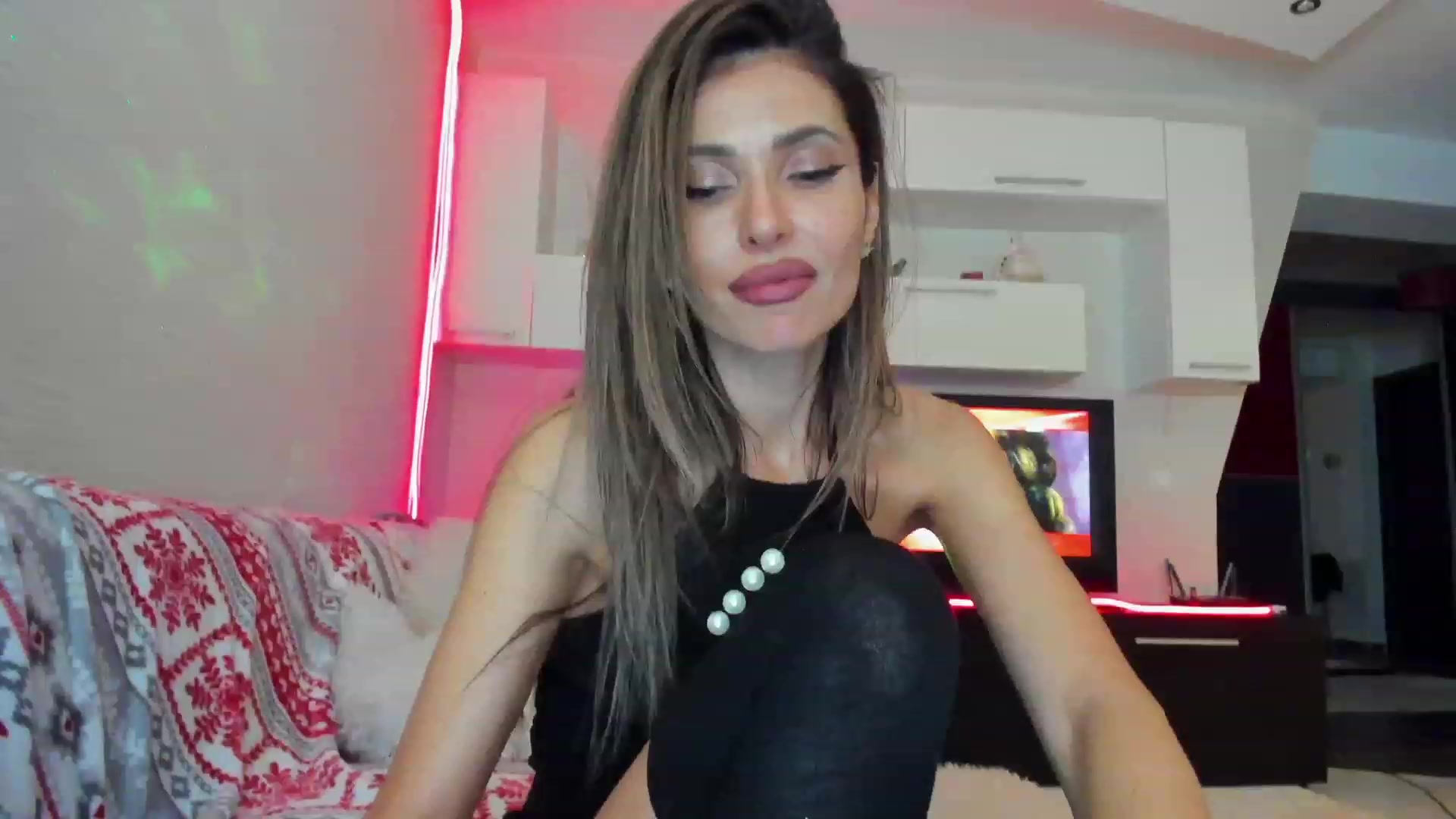 Gallery image thumbnail from SmileyTinaa's myfreecams stream on, 04/13/2023, 03:51 image 2 of 20