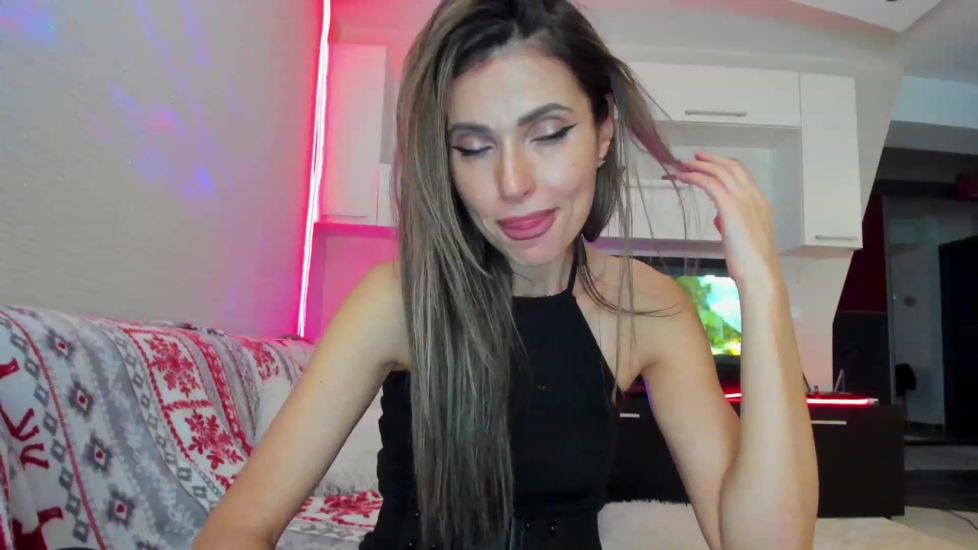 Gallery image thumbnail from SmileyTinaa's myfreecams stream on, 04/13/2023, 03:51 image 19 of 20
