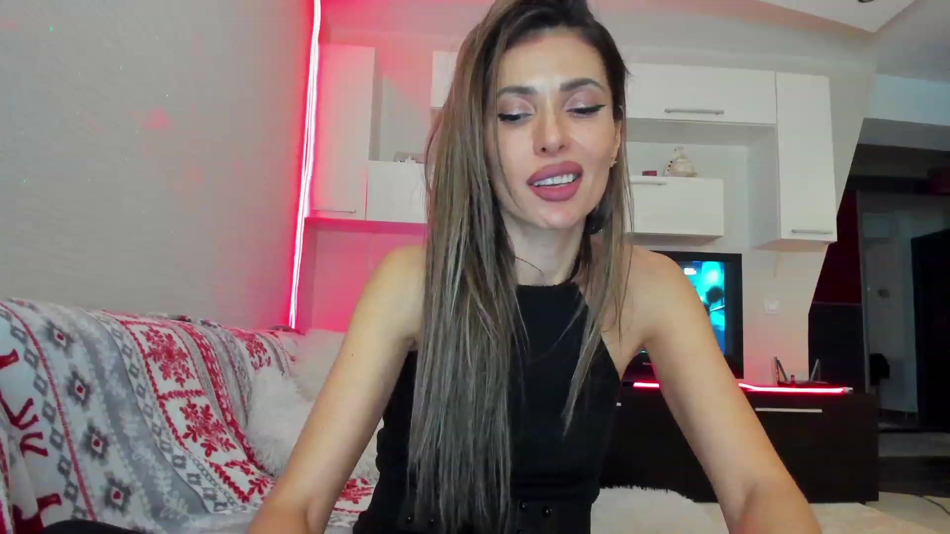 Gallery image thumbnail from SmileyTinaa's myfreecams stream on, 04/13/2023, 03:51 image 18 of 20