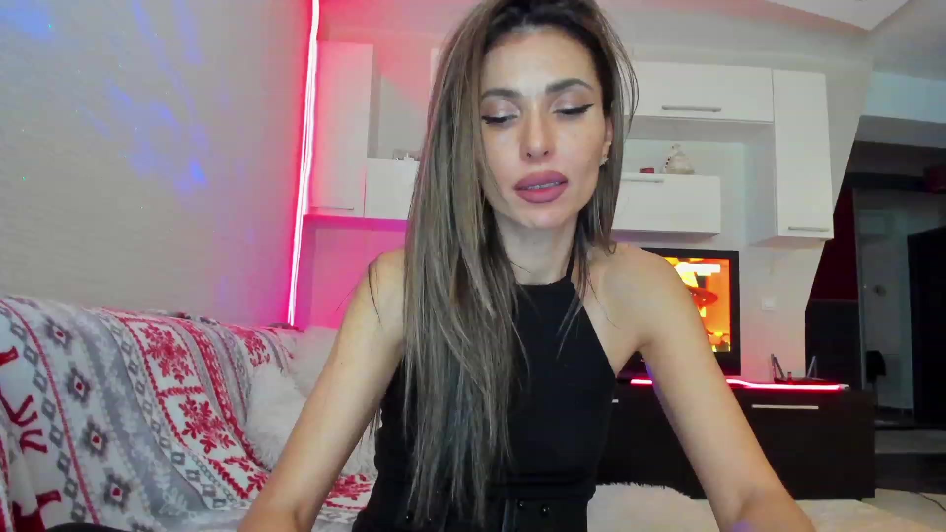 Gallery image thumbnail from SmileyTinaa's myfreecams stream on, 04/13/2023, 03:51 image 20 of 20