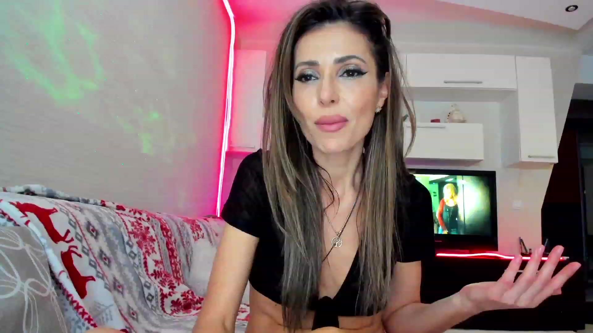 Gallery image thumbnail from SmileyTinaa's myfreecams stream on, 04/13/2023, 23:50 image 2 of 20