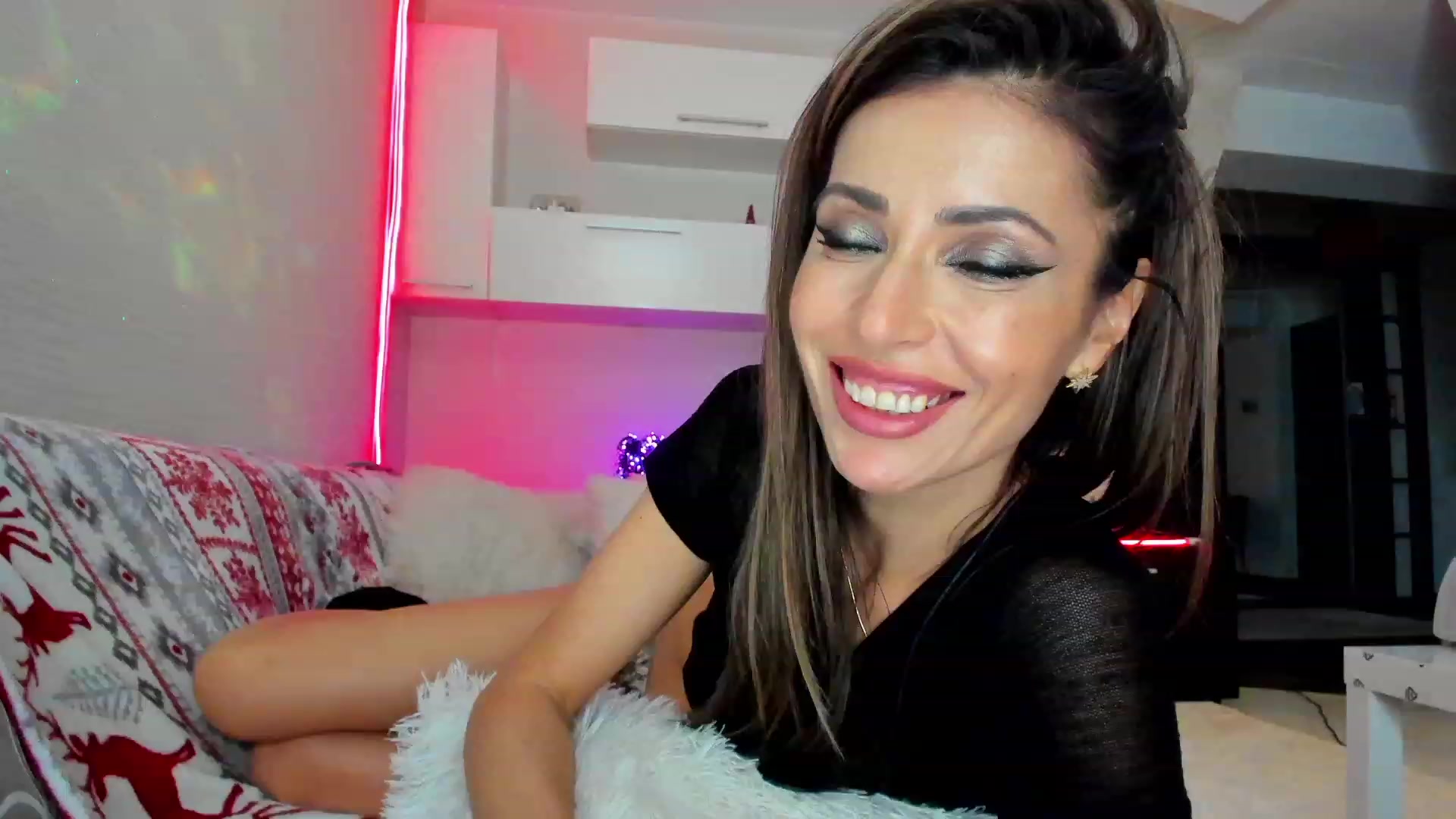Gallery image thumbnail from SmileyTinaa's myfreecams stream on, 04/14/2023, 02:31 image 14 of 20