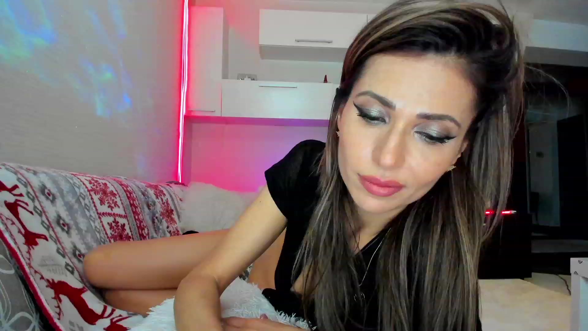 Gallery image thumbnail from SmileyTinaa's myfreecams stream on, 04/14/2023, 02:31 image 7 of 20