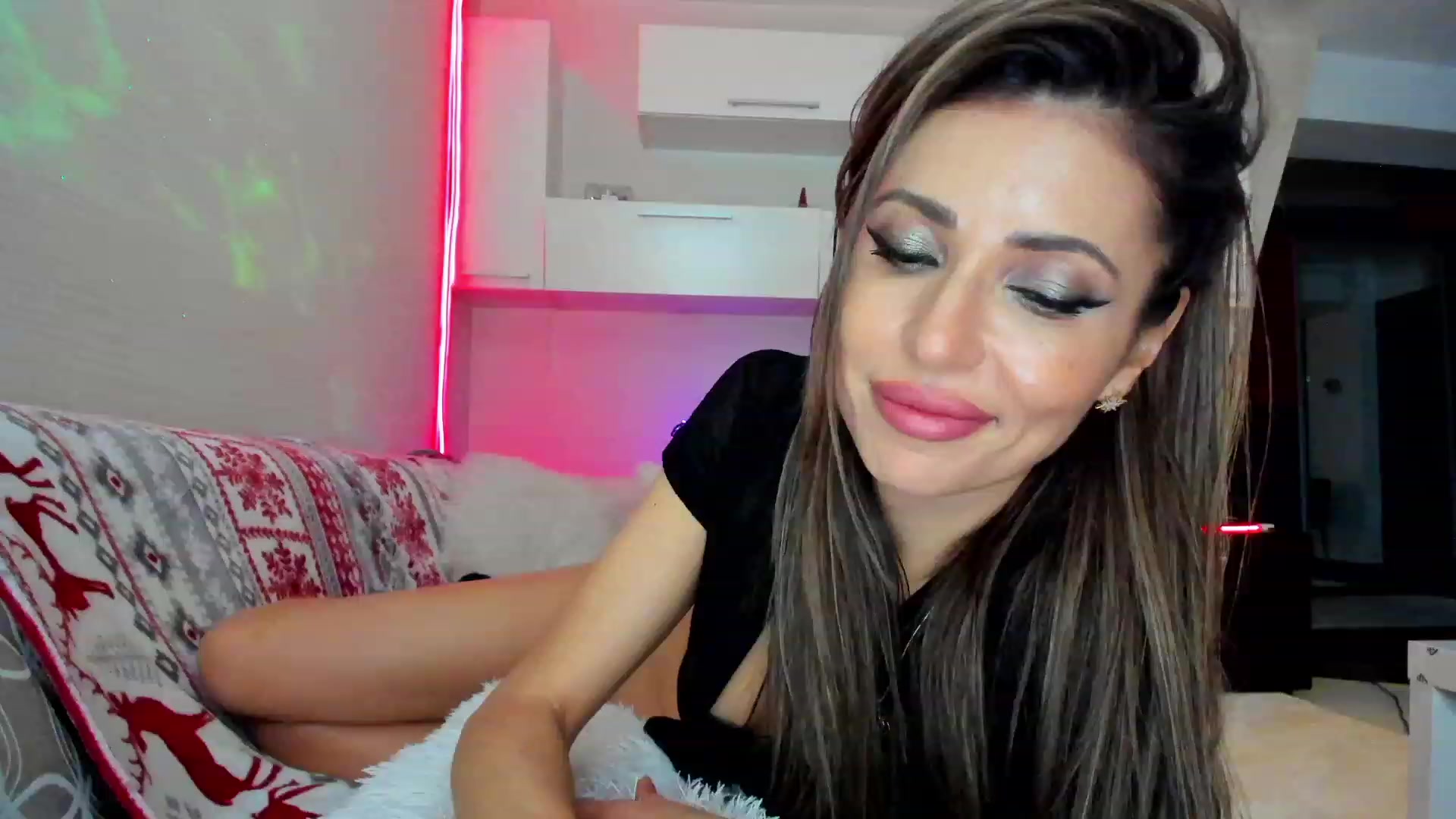 Gallery image thumbnail from SmileyTinaa's myfreecams stream on, 04/14/2023, 02:31 image 6 of 20