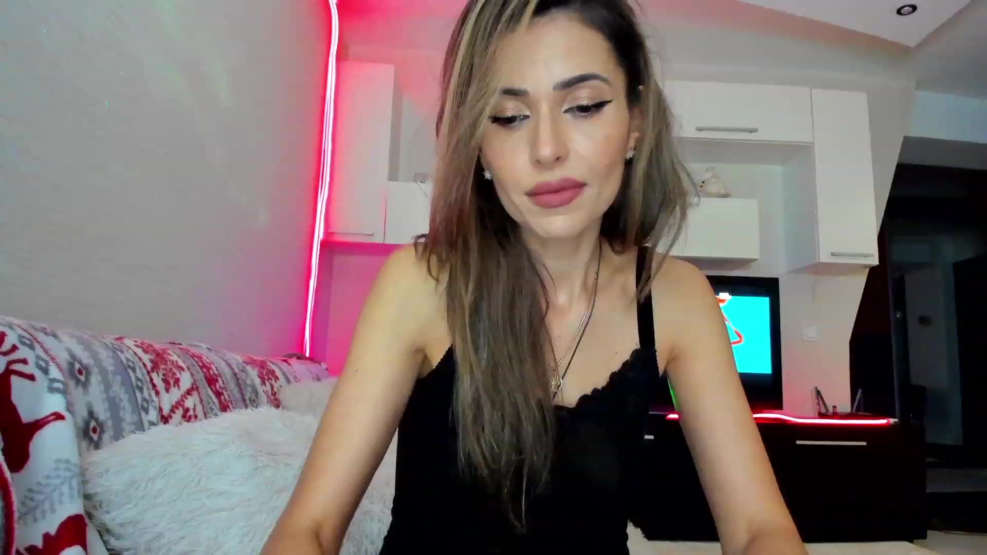 Gallery image thumbnail from SmileyTinaa's myfreecams stream on, 04/18/2023, 20:23 image 14 of 20