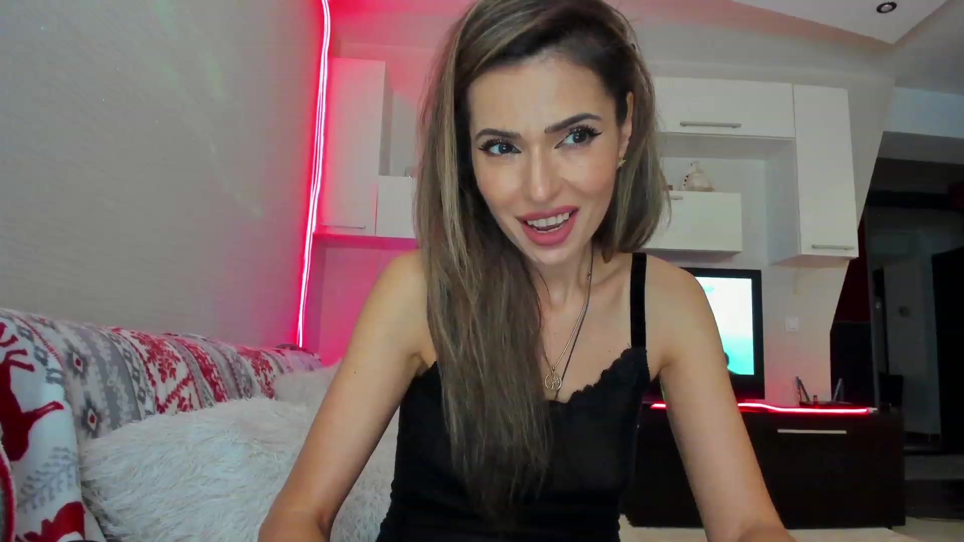 Gallery image thumbnail from SmileyTinaa's myfreecams stream on, 04/18/2023, 20:23 image 18 of 20