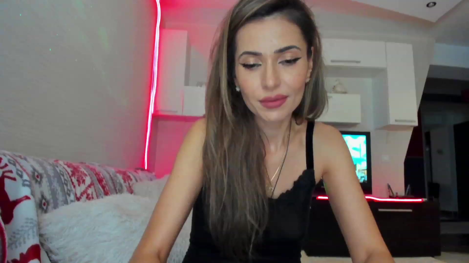 Gallery image thumbnail from SmileyTinaa's myfreecams stream on, 04/18/2023, 20:23 image 17 of 20